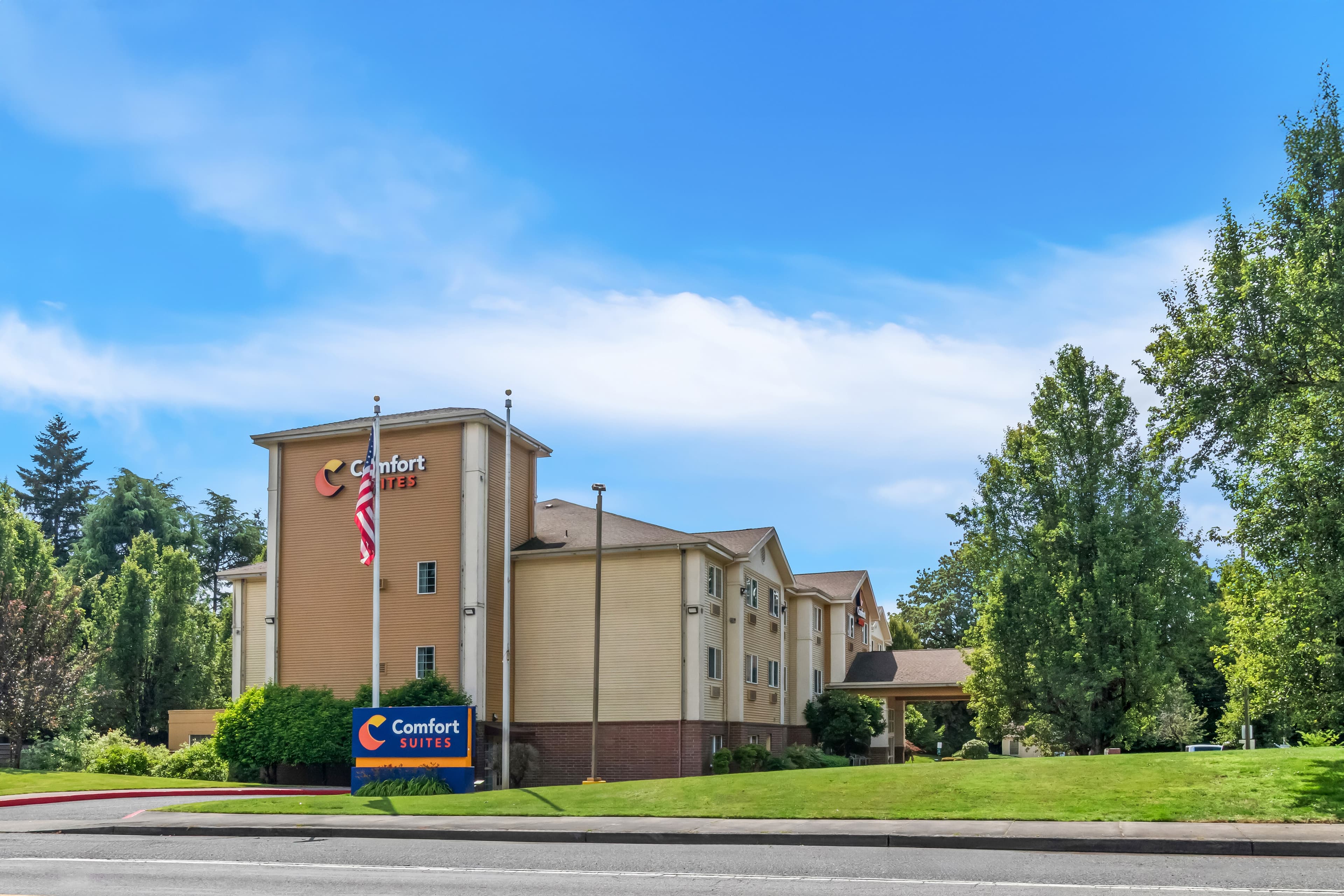 Comfort Suites Clackamas - Image 1