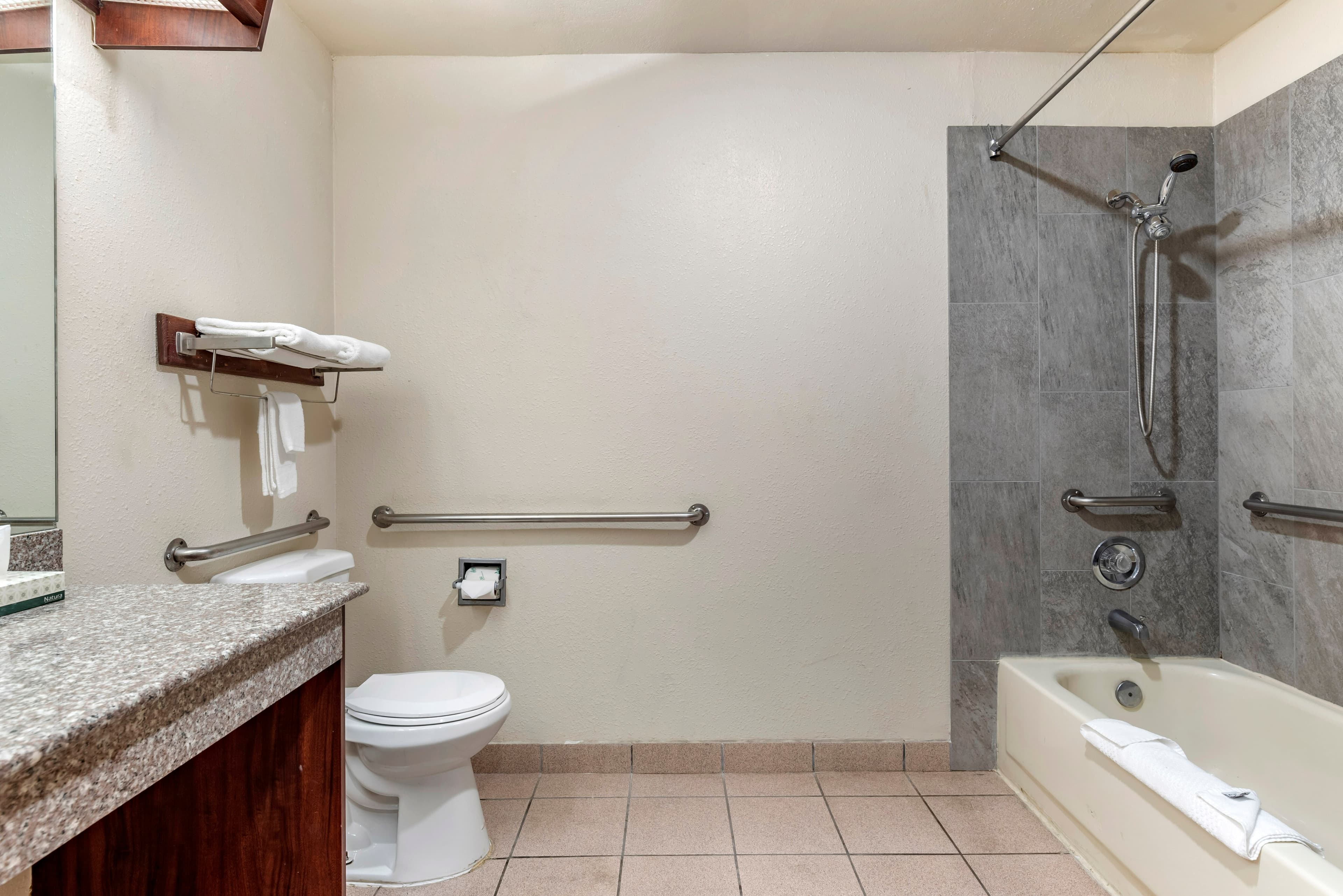 Econo Lodge Portland Airport - Image 5