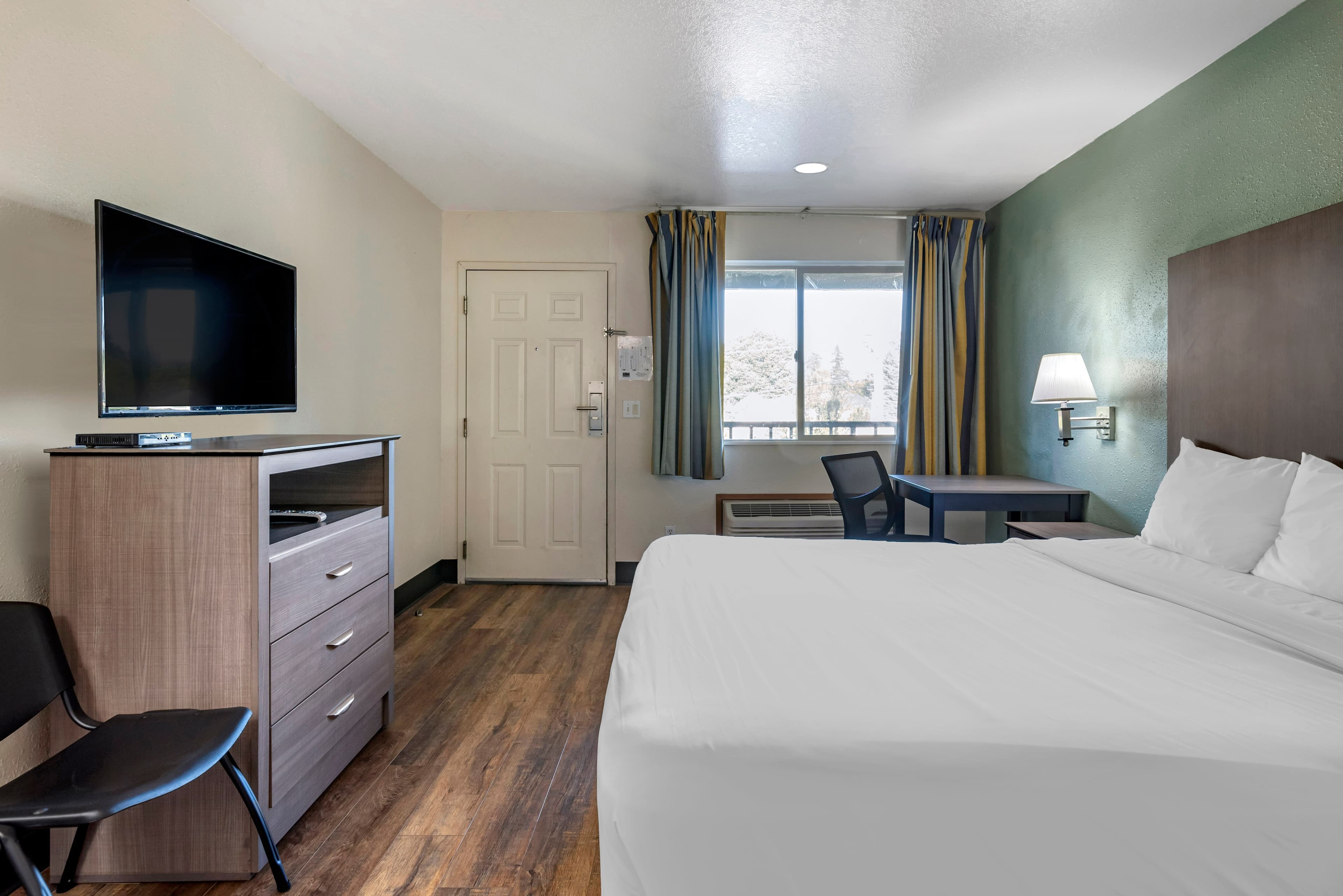 Econo Lodge Portland Airport — 8