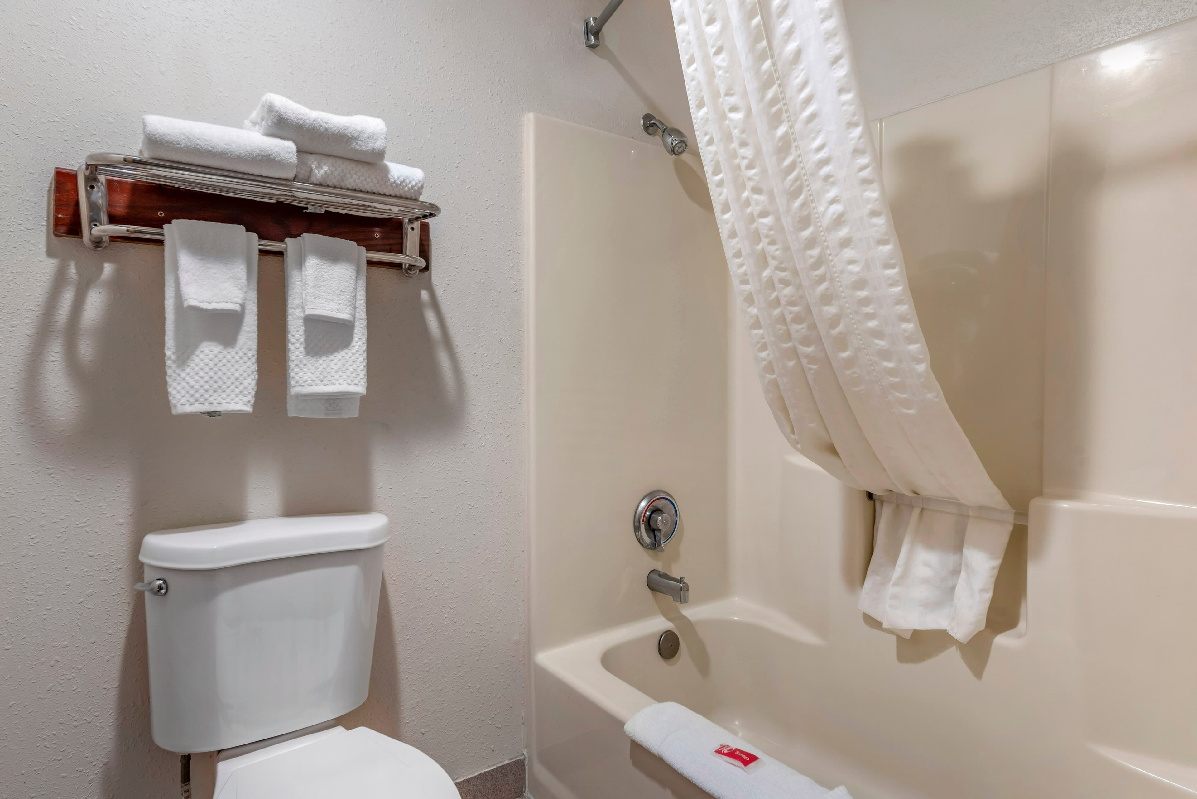 Econo Lodge Portland Airport — 9