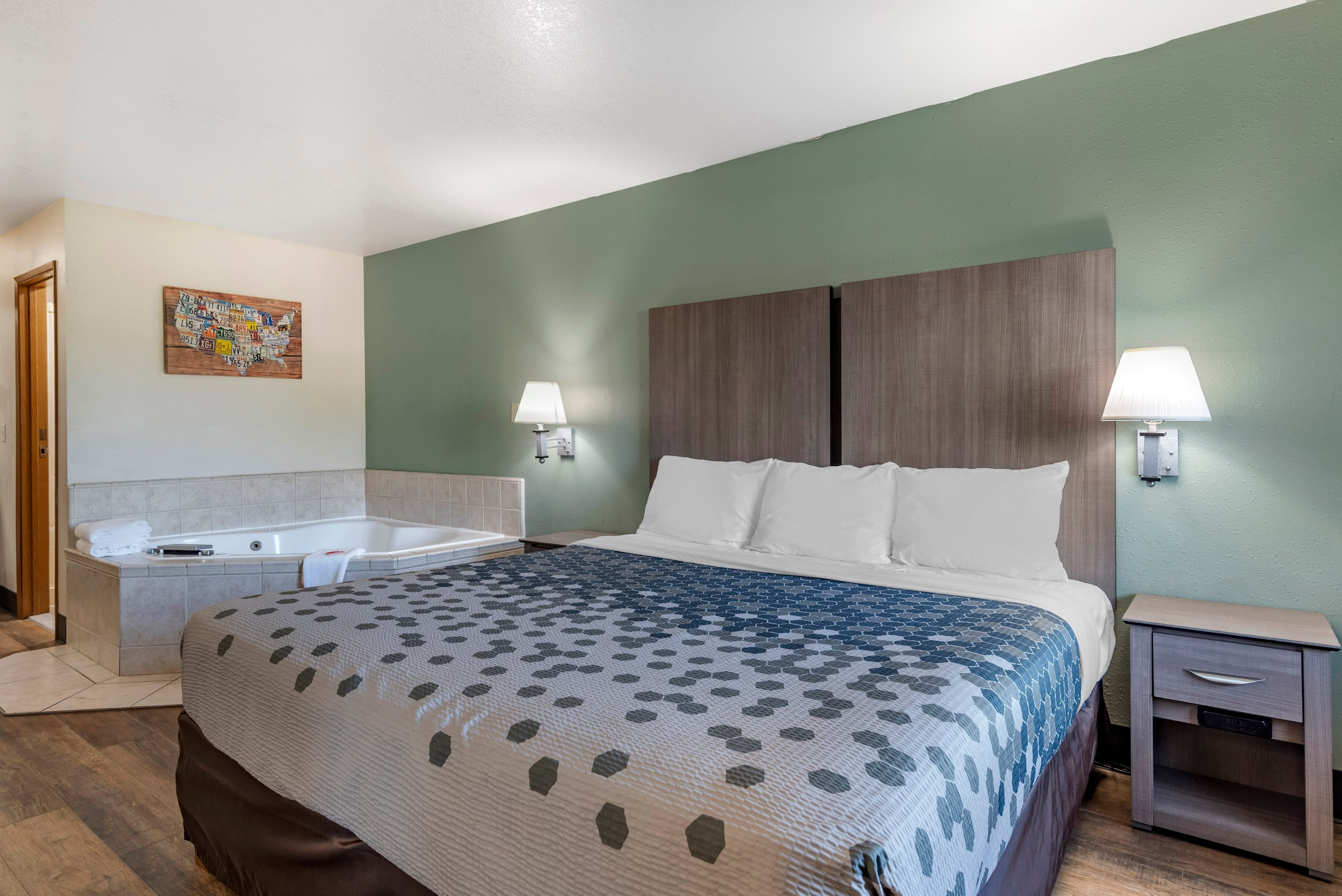 Econo Lodge Portland Airport — 14