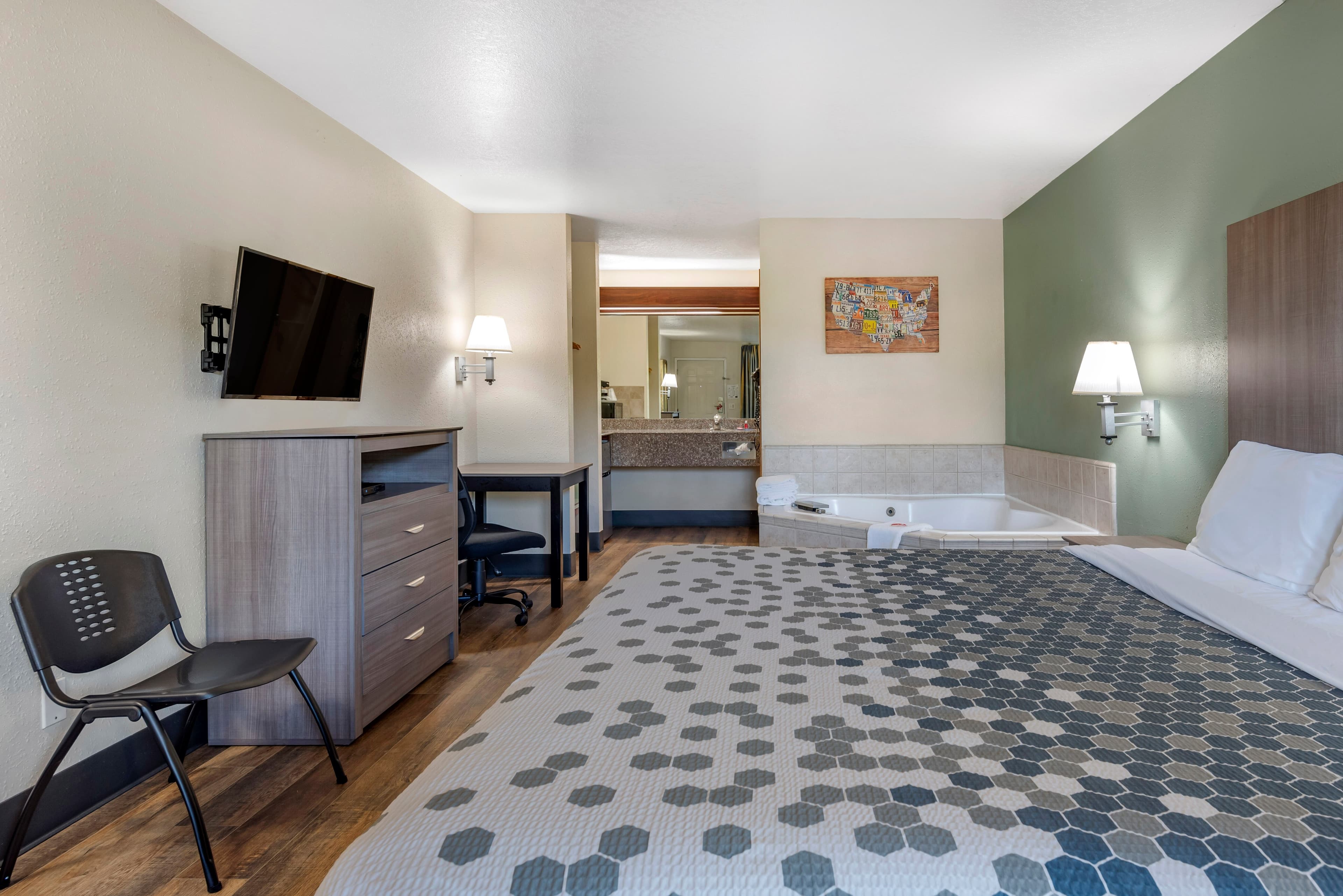 Econo Lodge Portland Airport — 16
