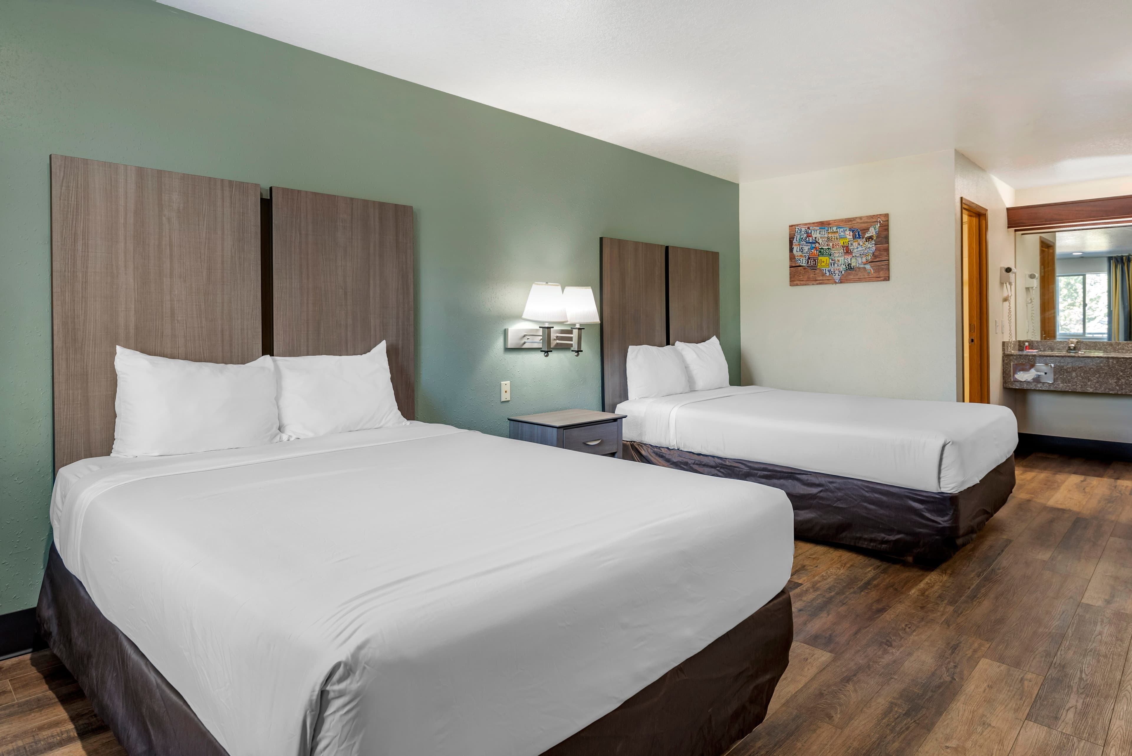 Econo Lodge Portland Airport — 18