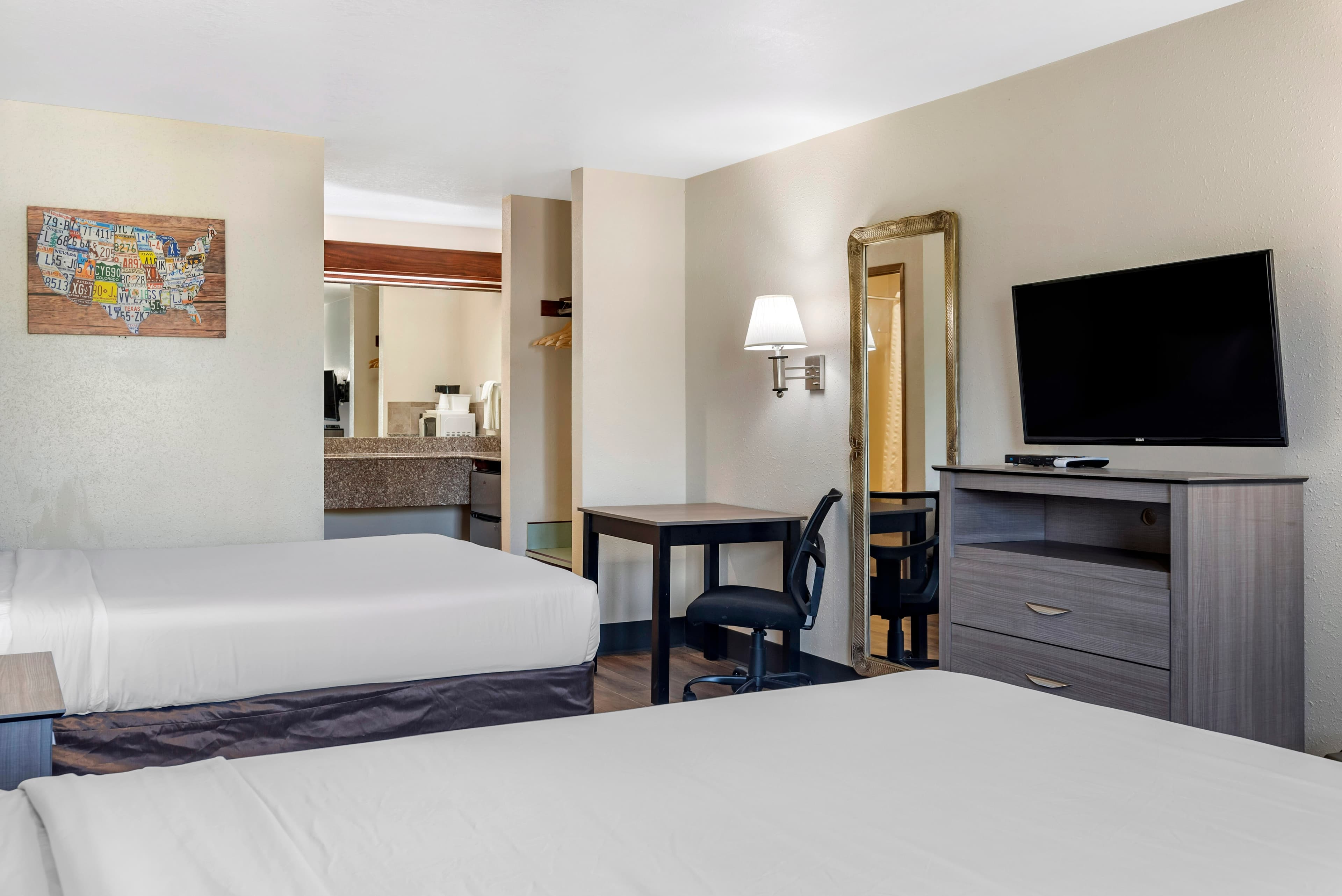 Econo Lodge Portland Airport — 19