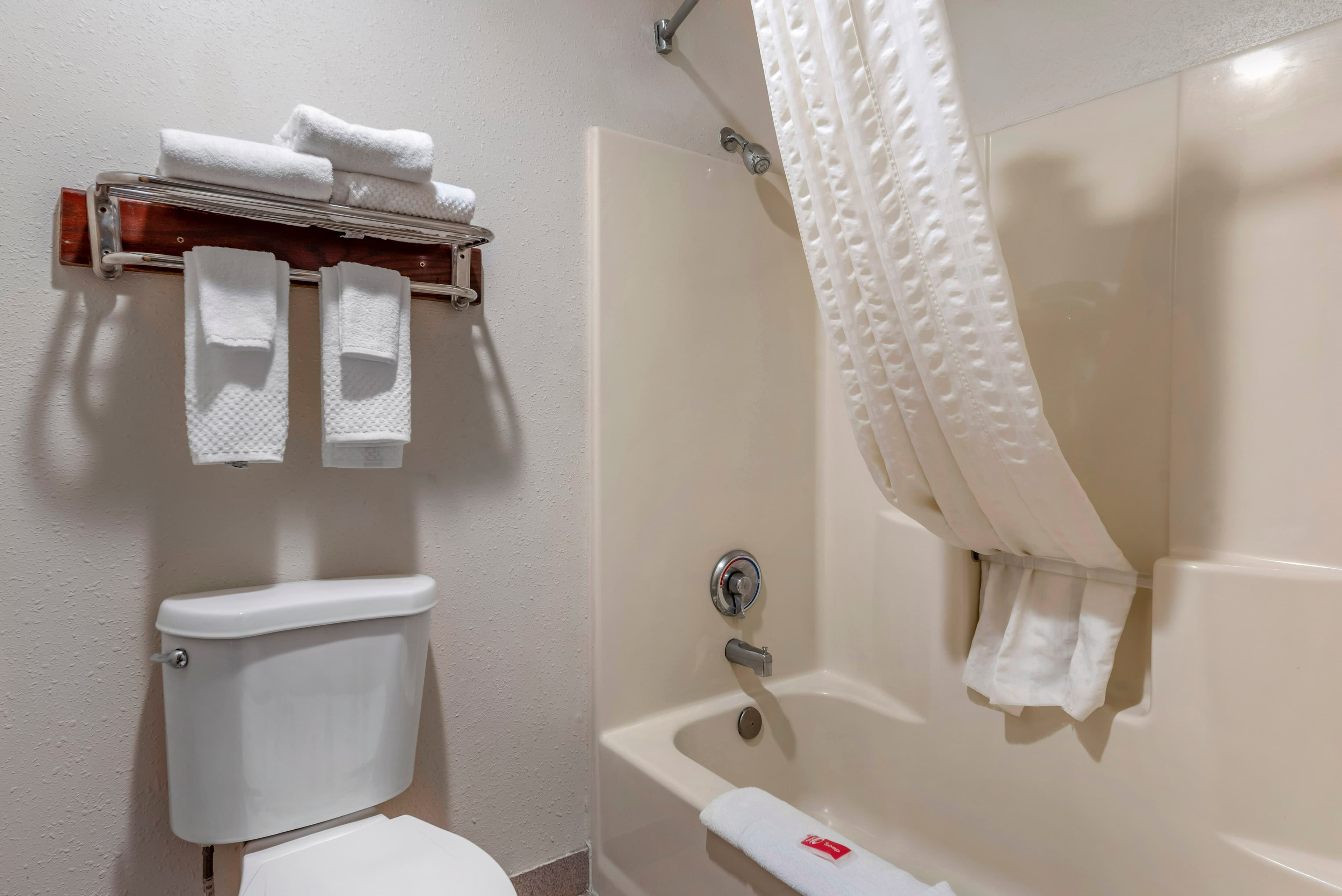 Econo Lodge Portland Airport — 21