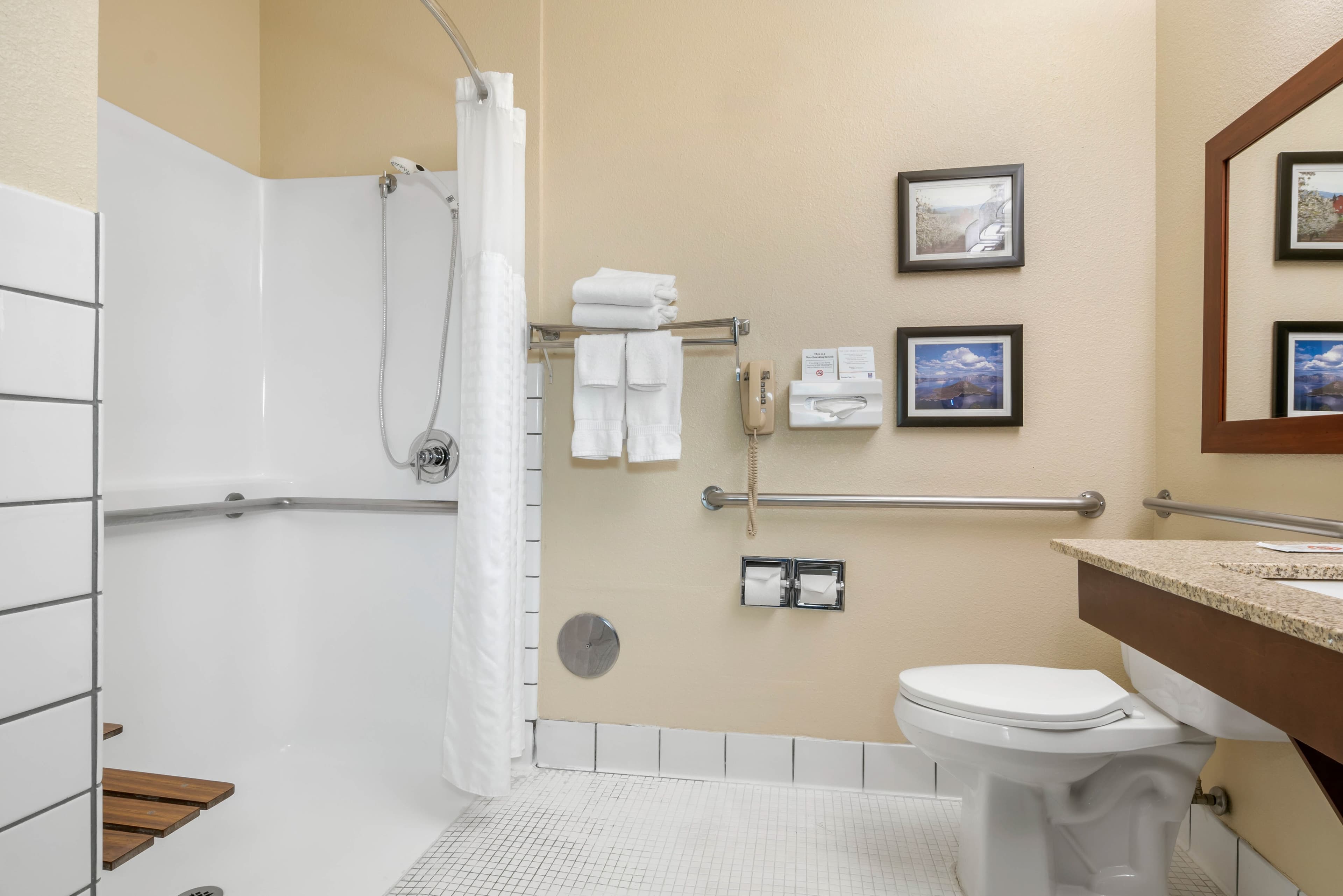 Comfort Inn Medford North — 6