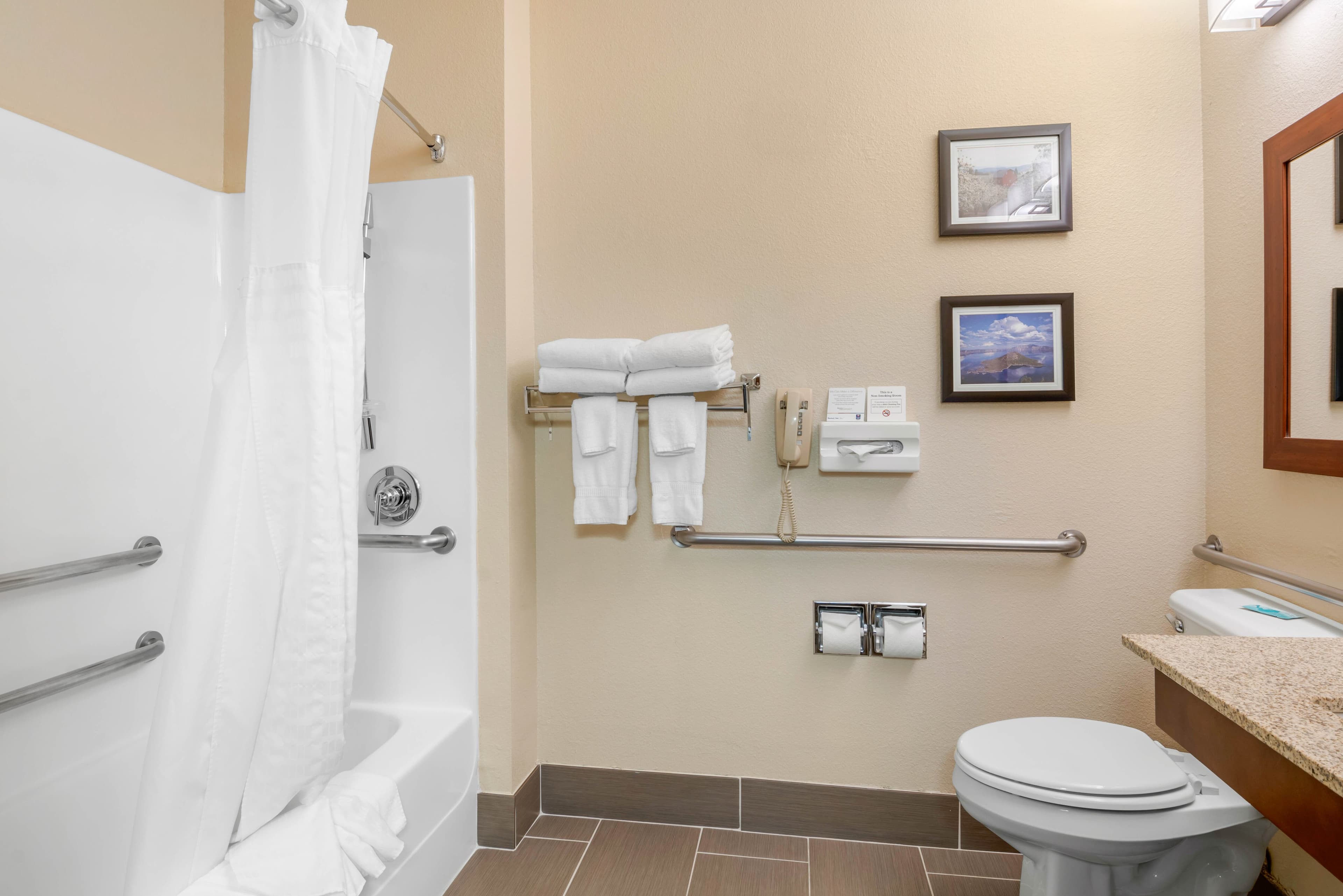 Comfort Inn Medford North — 11
