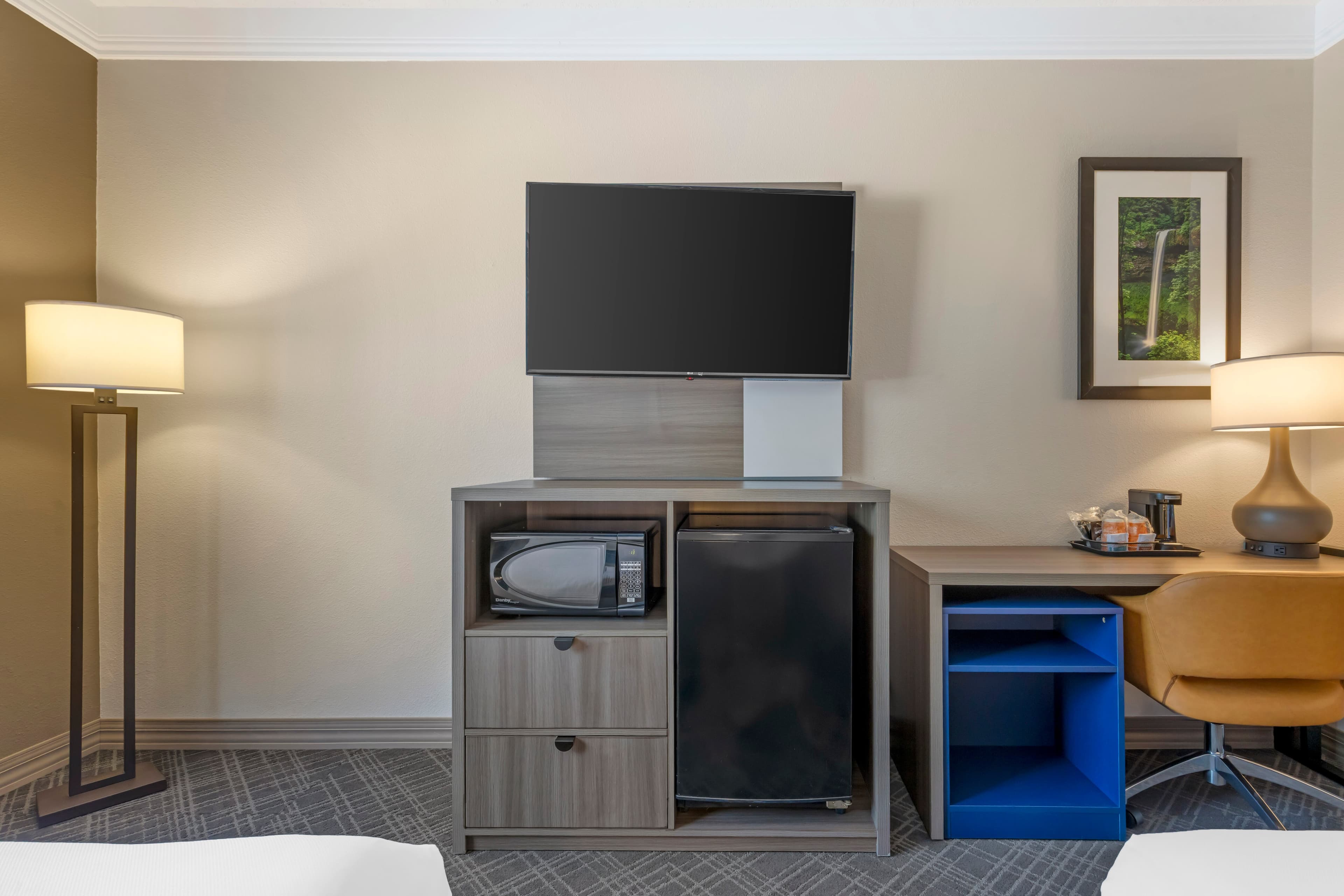 Comfort Suites Salem — 8