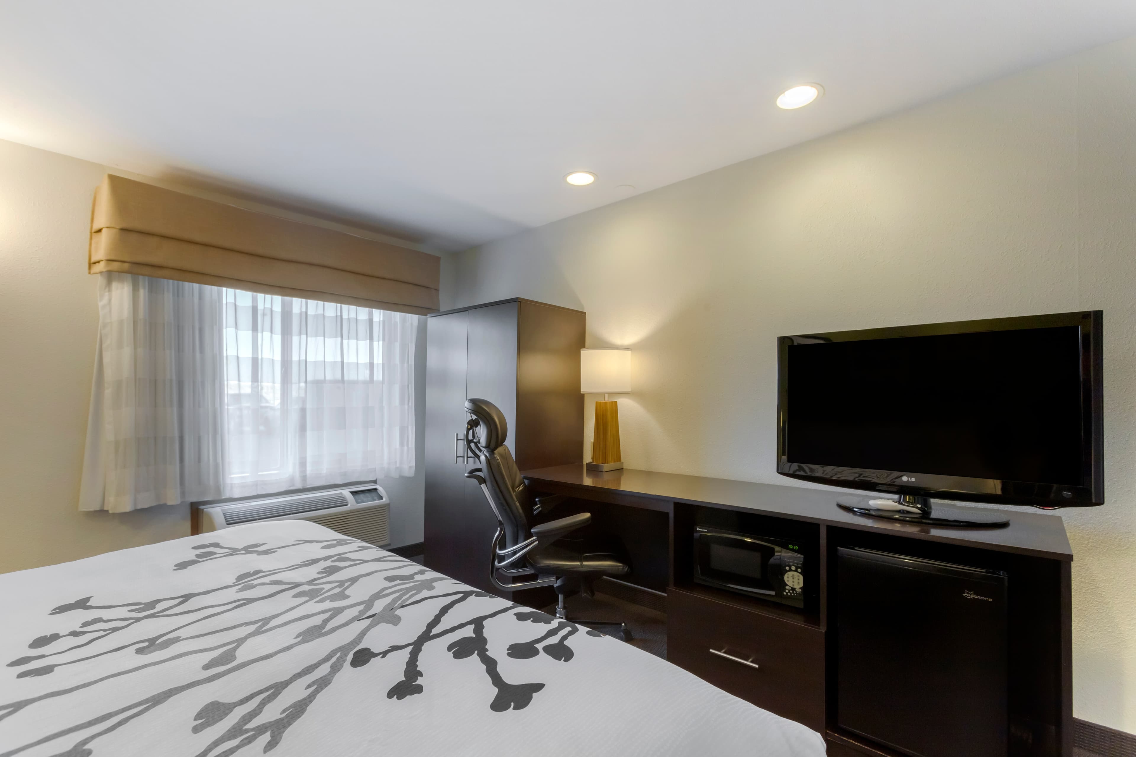 Sleep Inn Ontario - Image 4
