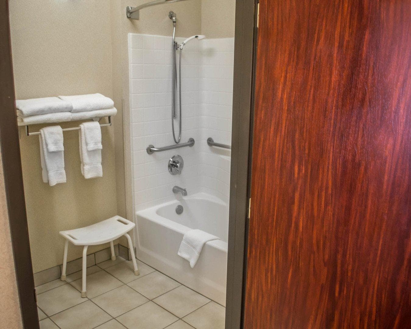 Comfort Suites Portland Southwest - Image 4