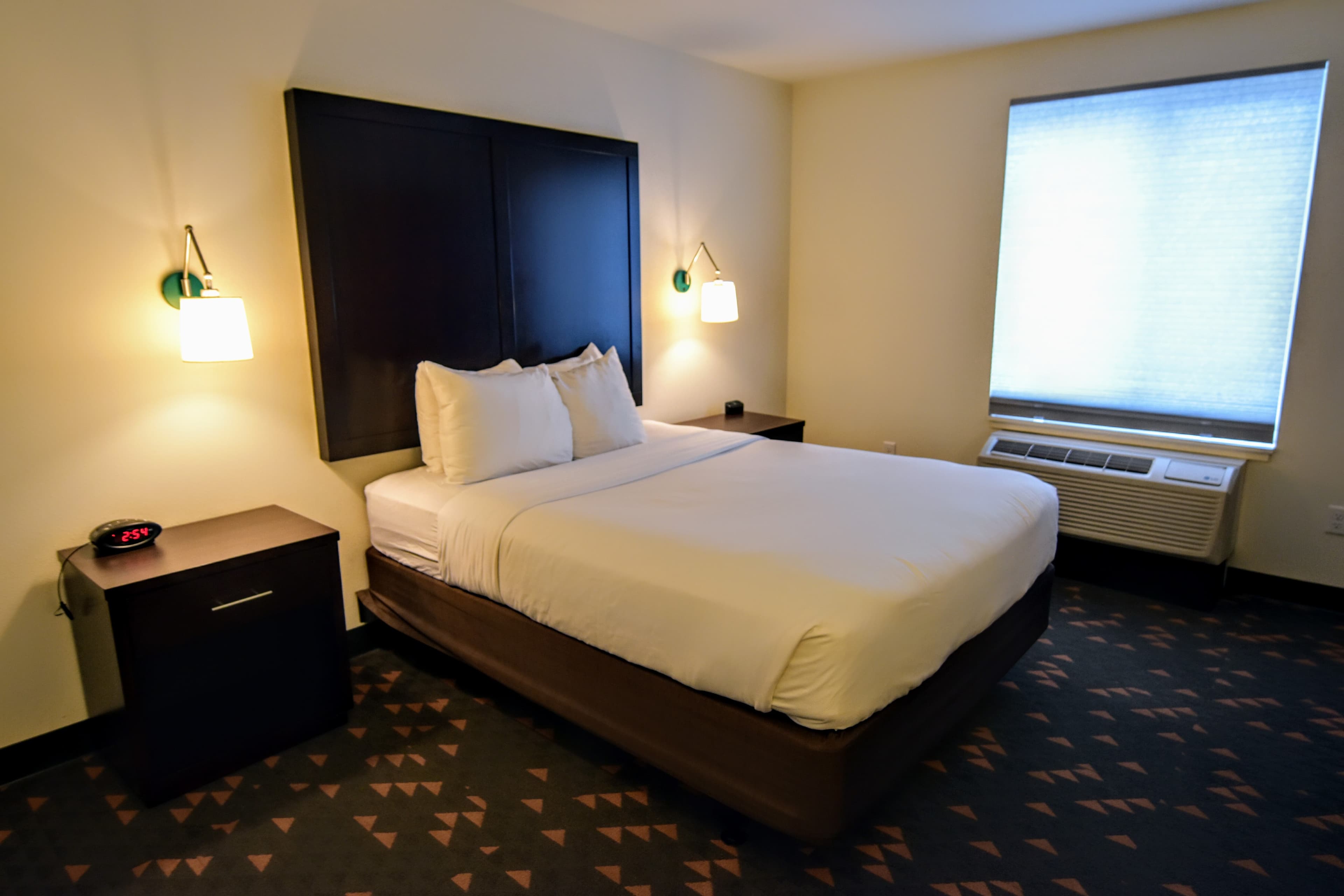 Comfort Suites Corvallis - Image 2