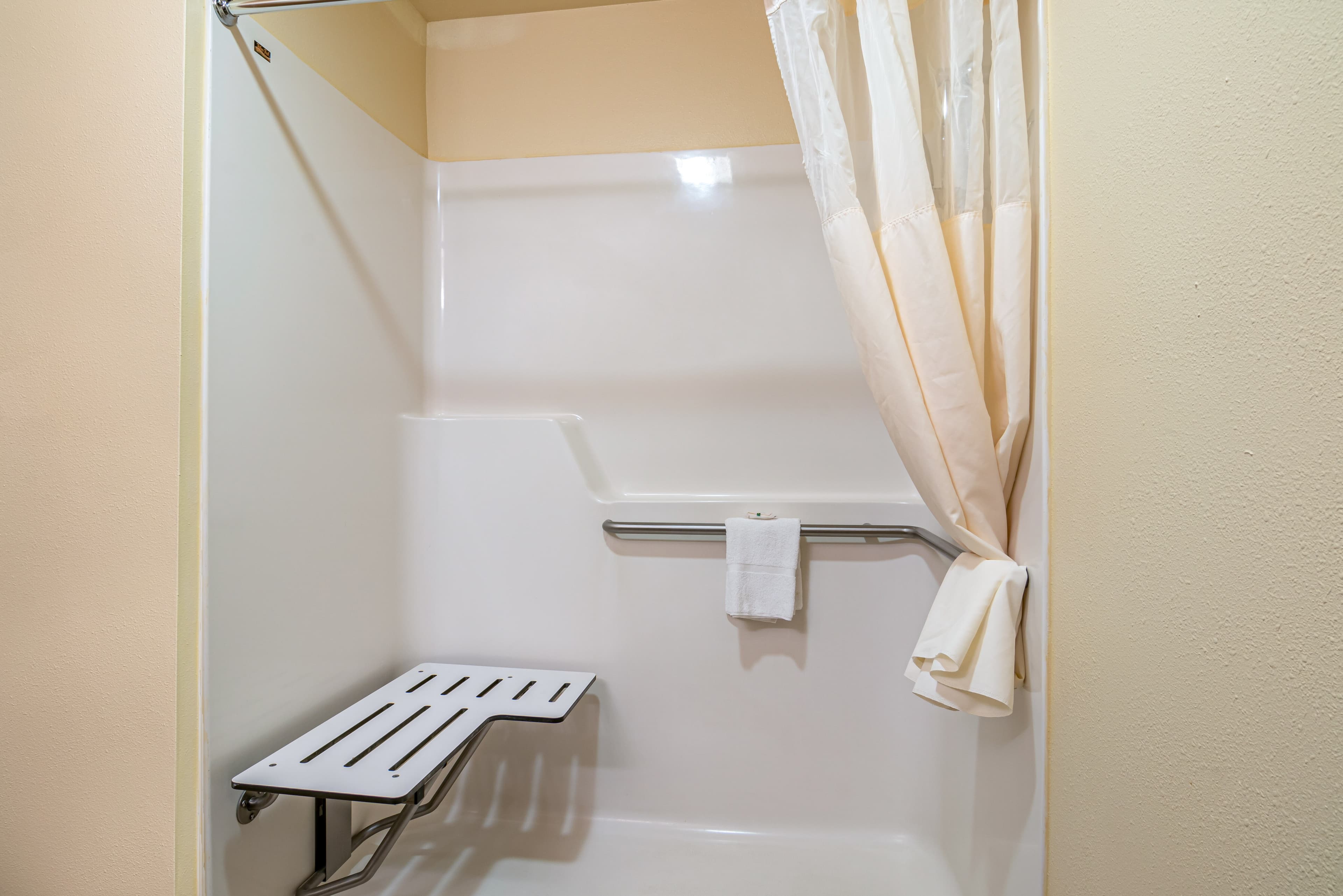 Quality Inn Bend North - Image 5