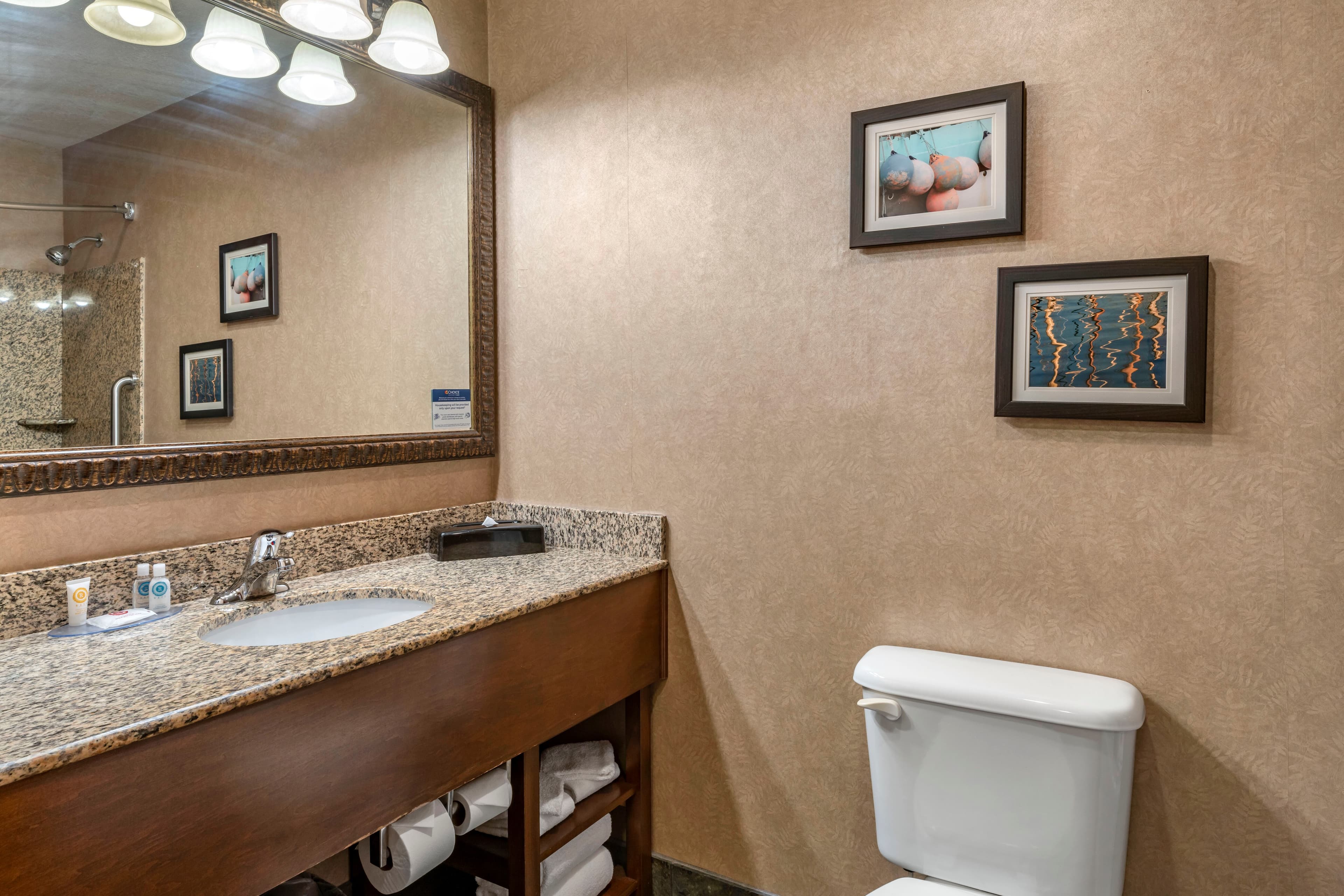 Comfort Inn & Suites Lincoln City — 12