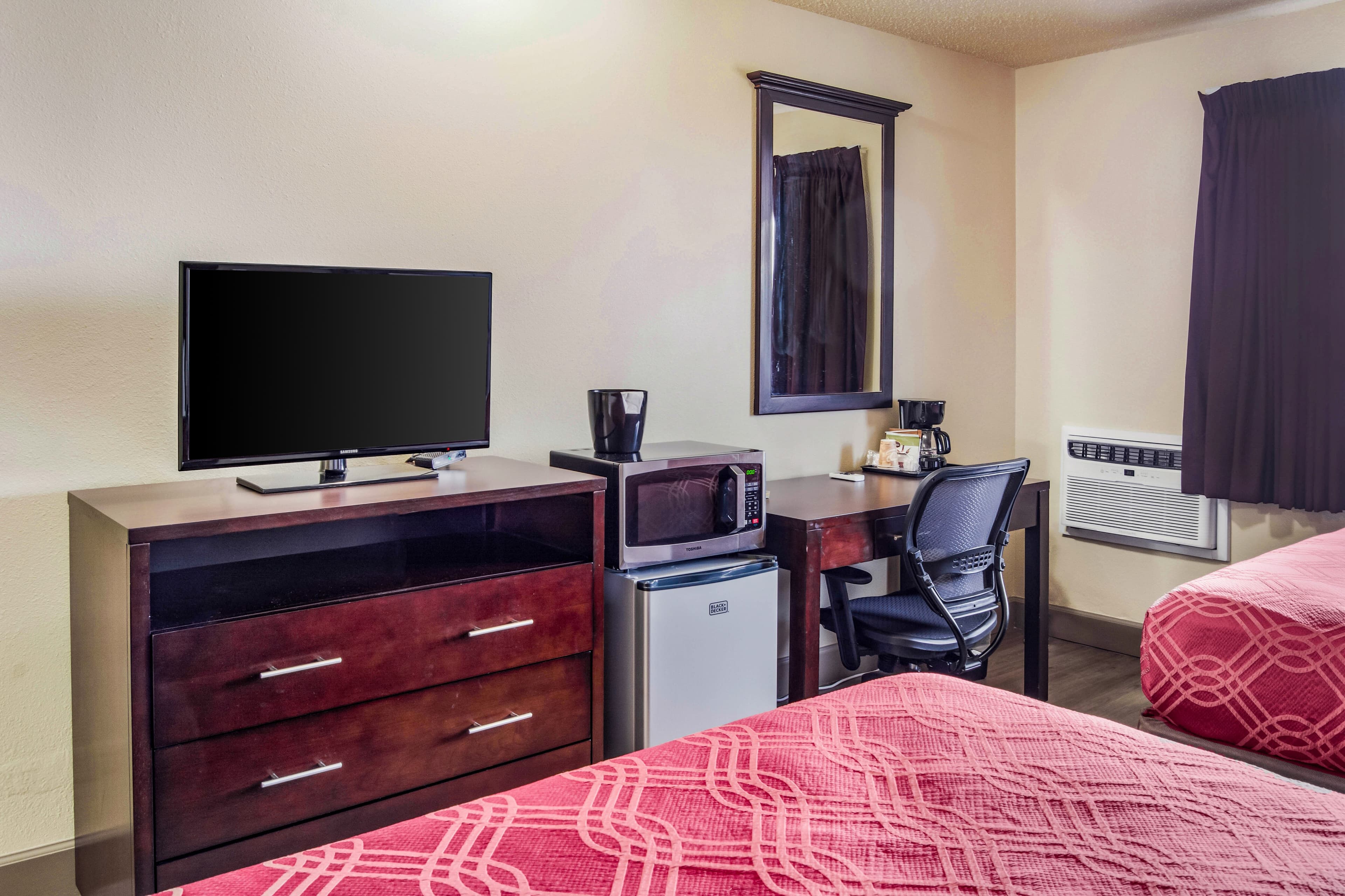Econo Lodge Newport — 14