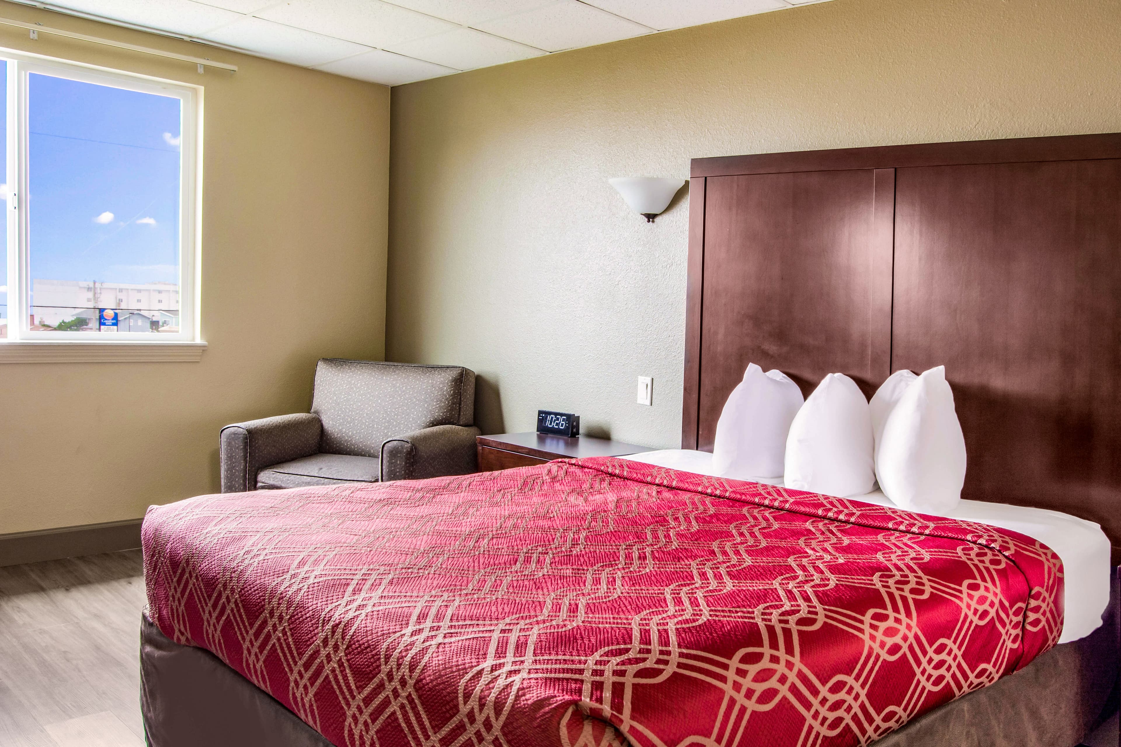 Econo Lodge Newport — 7