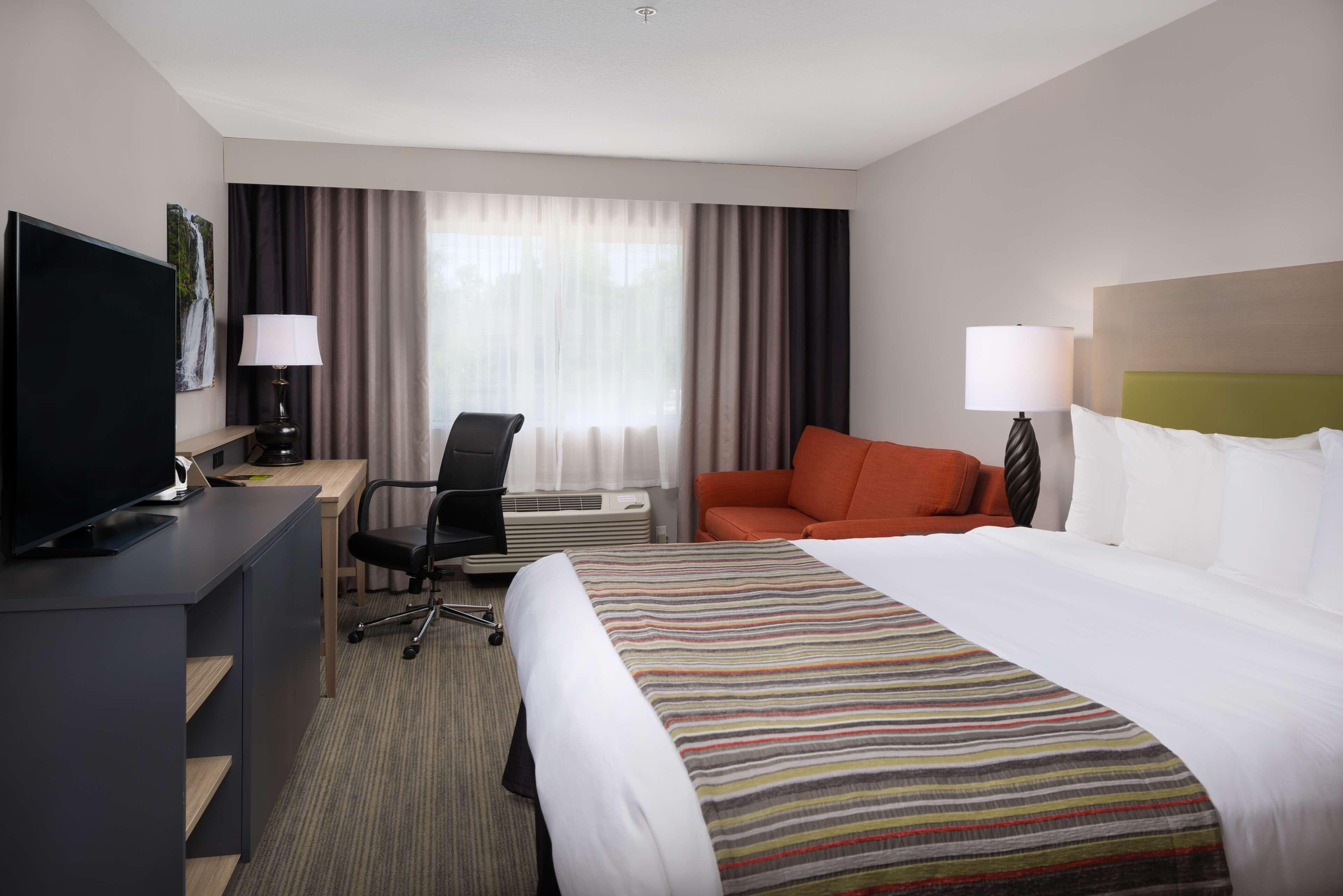Country Inn & Suites by Radisson, Portland International Airport, OR - Image 2