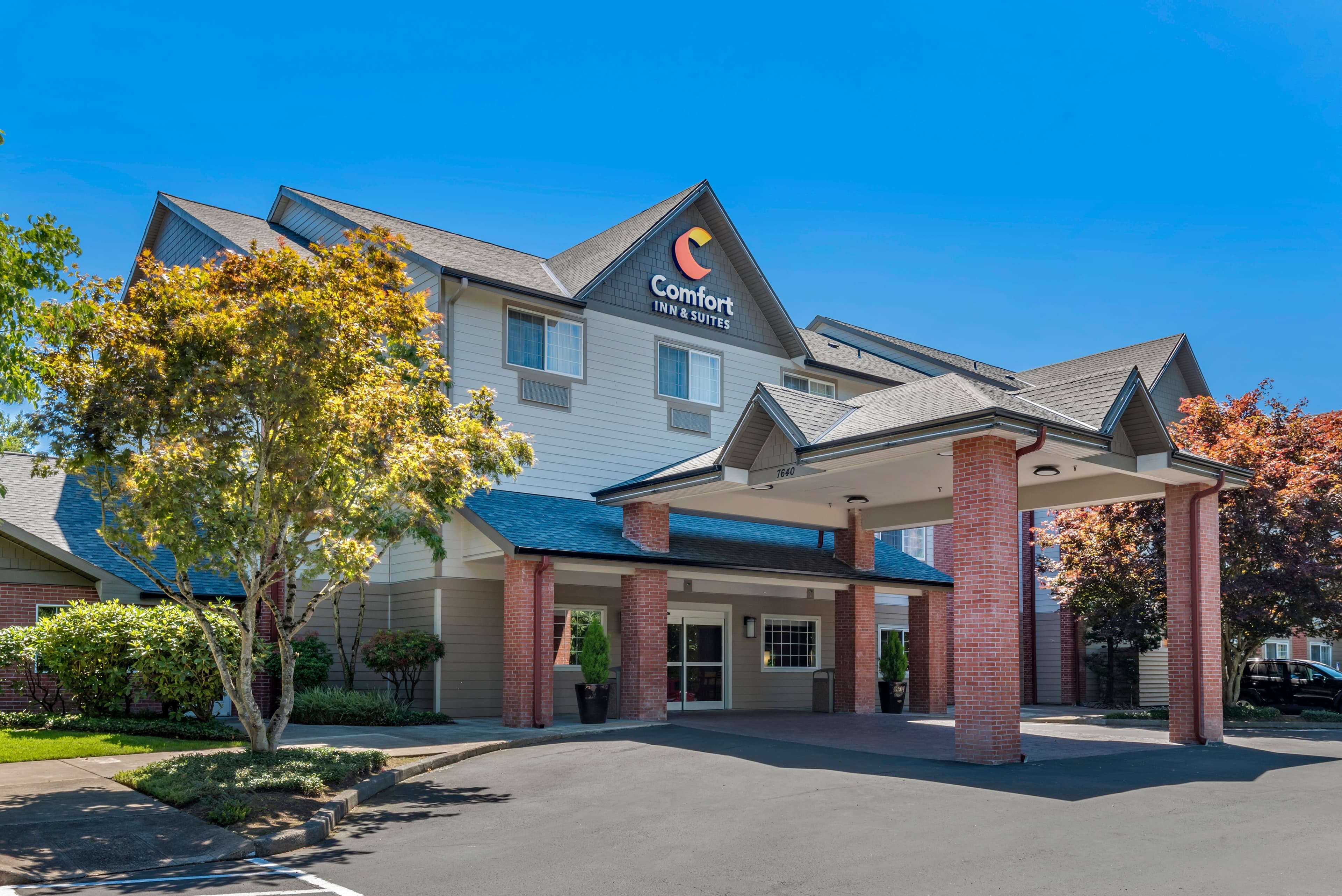 Comfort Inn & Suites Tualatin - Lake Oswego South - Image 1