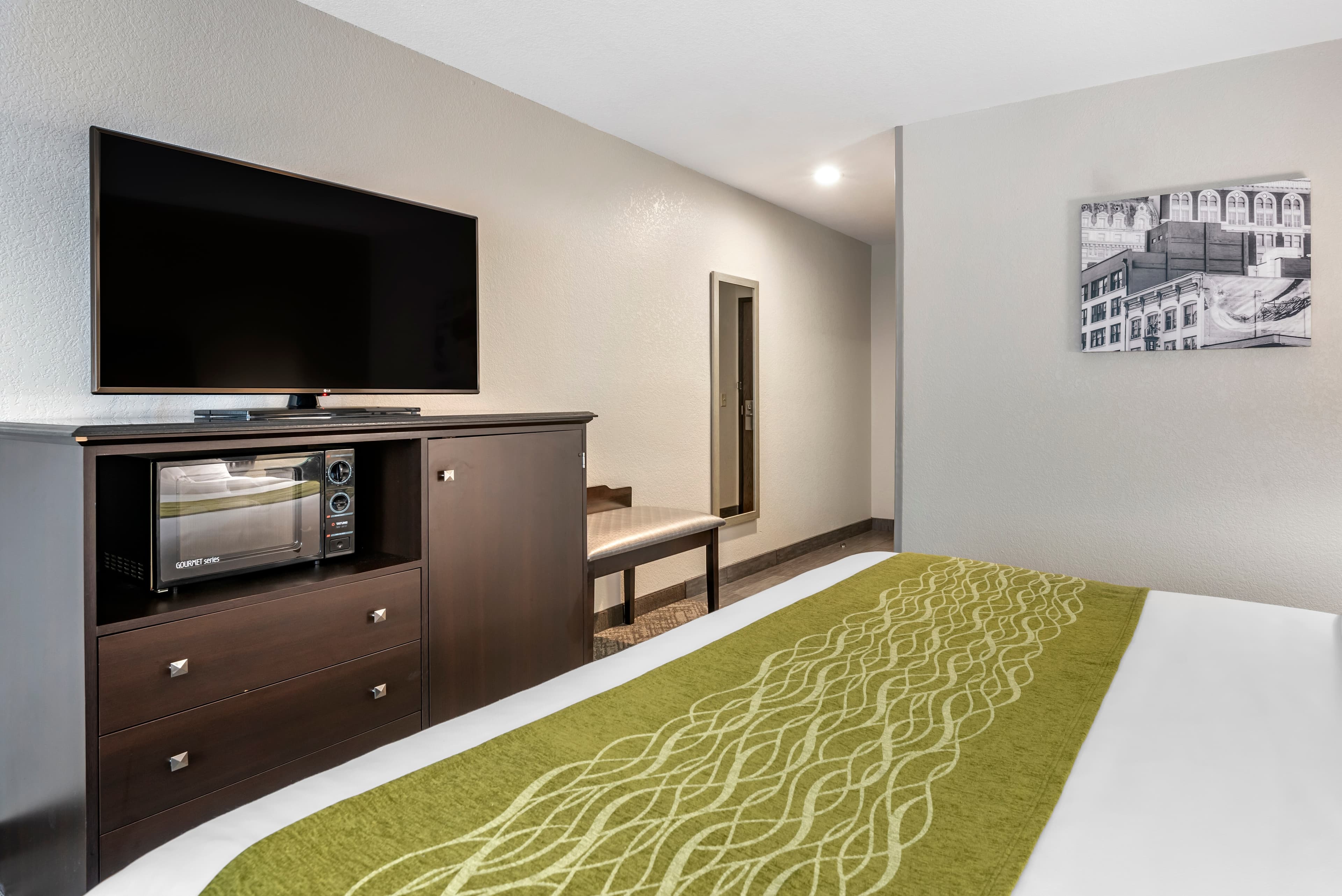 Comfort Inn & Suites Tualatin - Lake Oswego South - Image 4