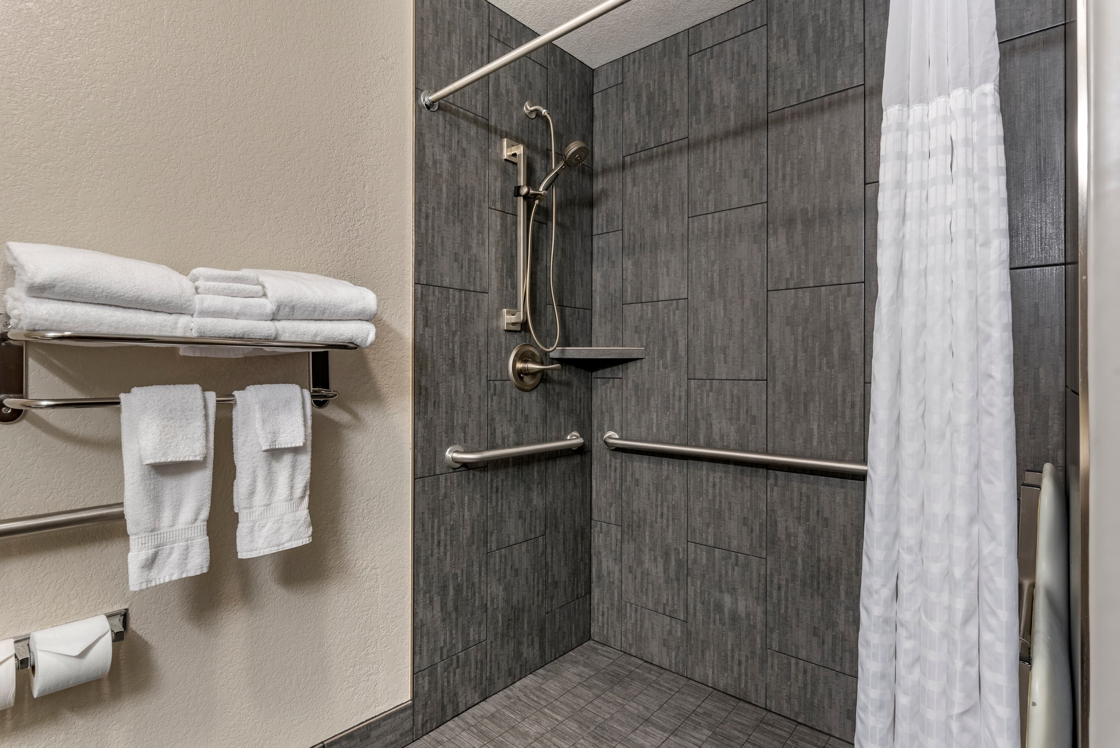 Comfort Inn & Suites Tualatin - Lake Oswego South - Image 5