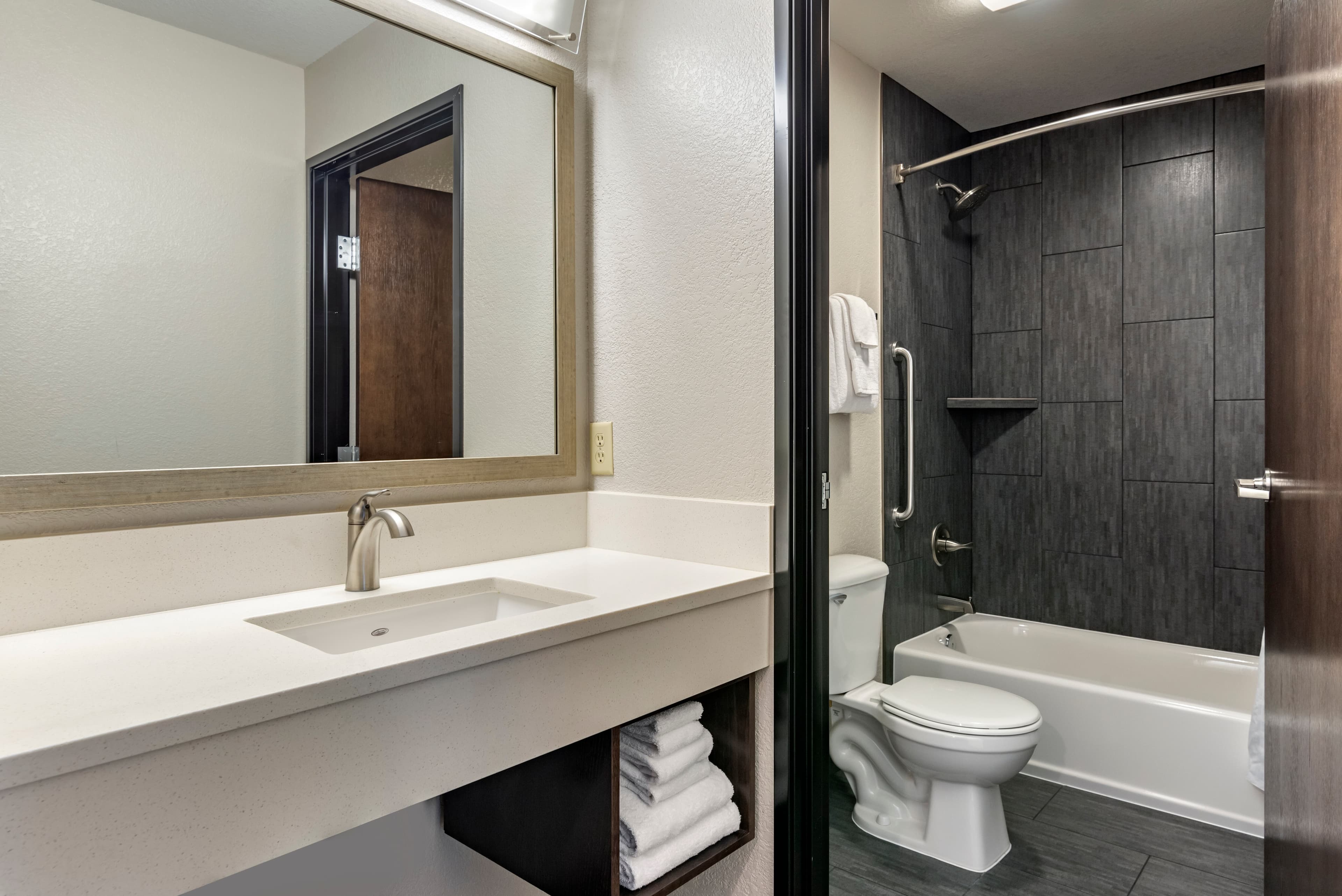 Comfort Inn & Suites Tualatin - Lake Oswego South — 27