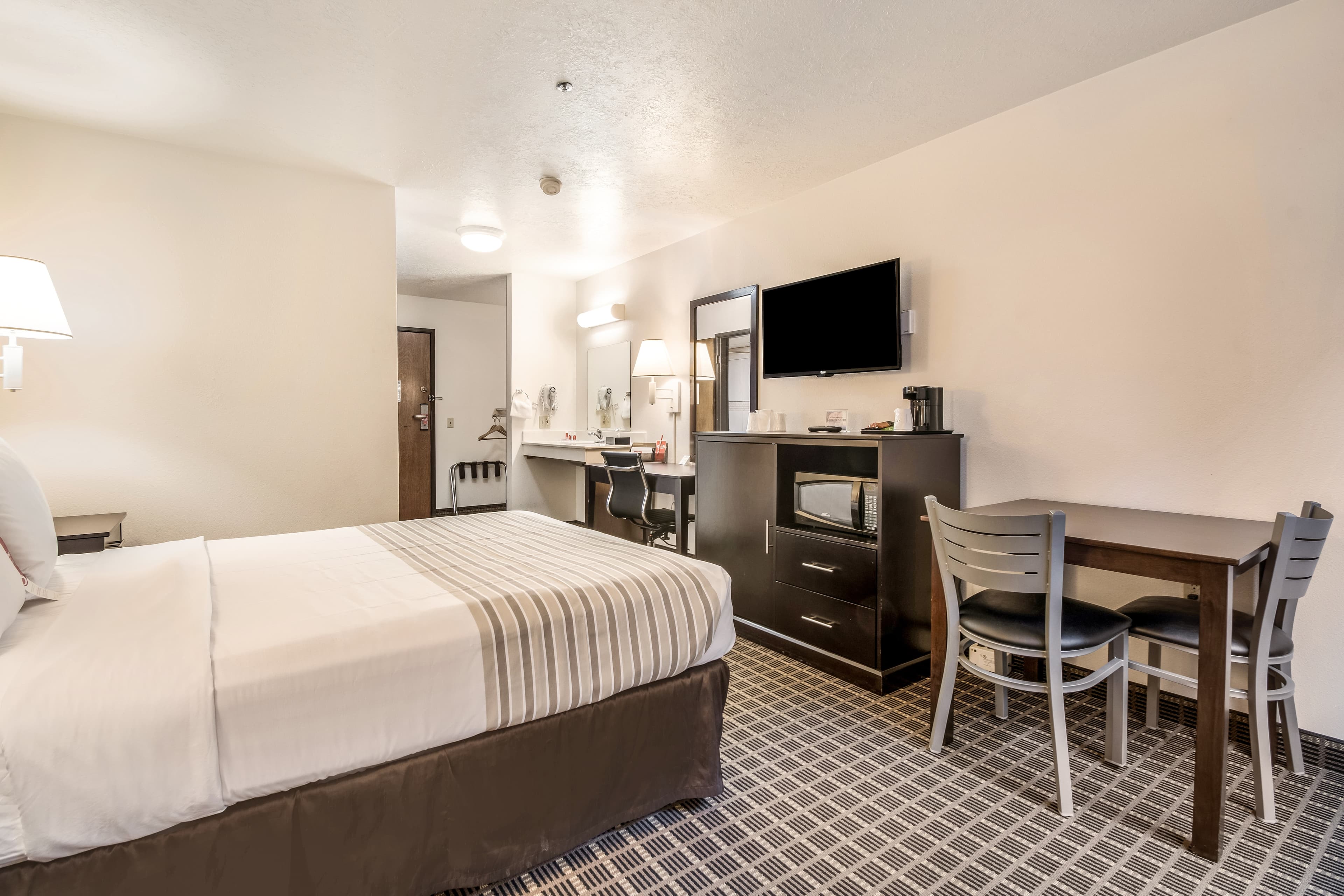 Econo Lodge Corvallis Near University - Image 4