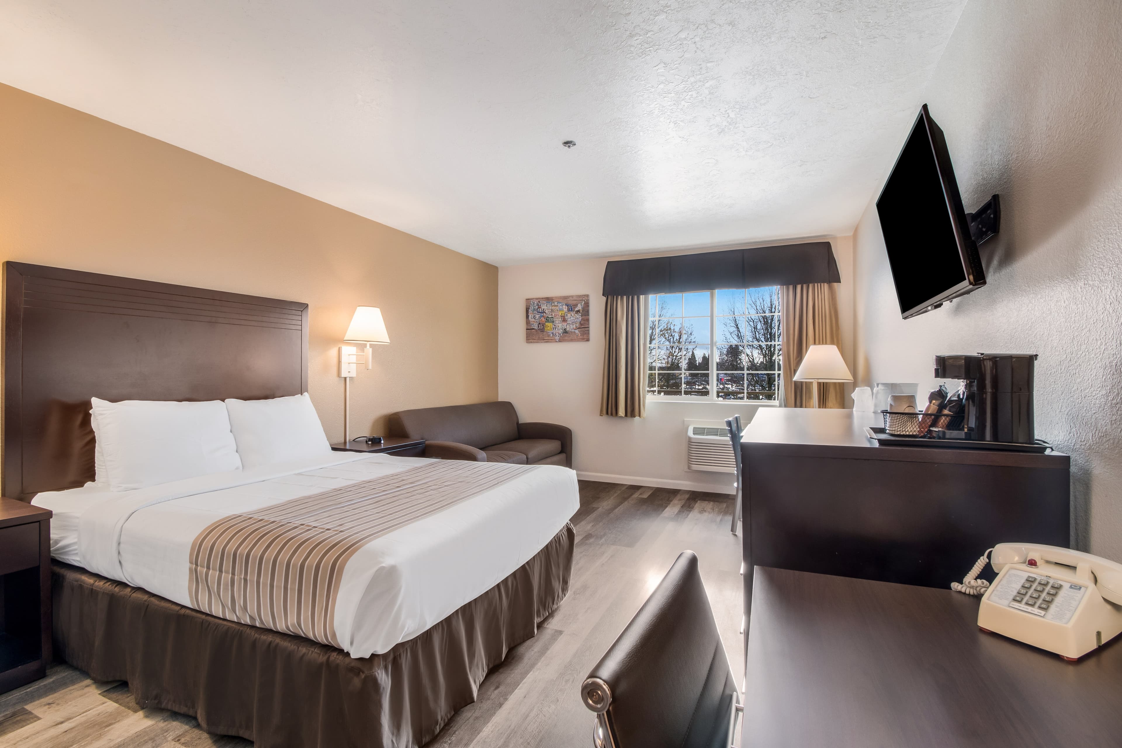 Econo Lodge Corvallis Near University — 15
