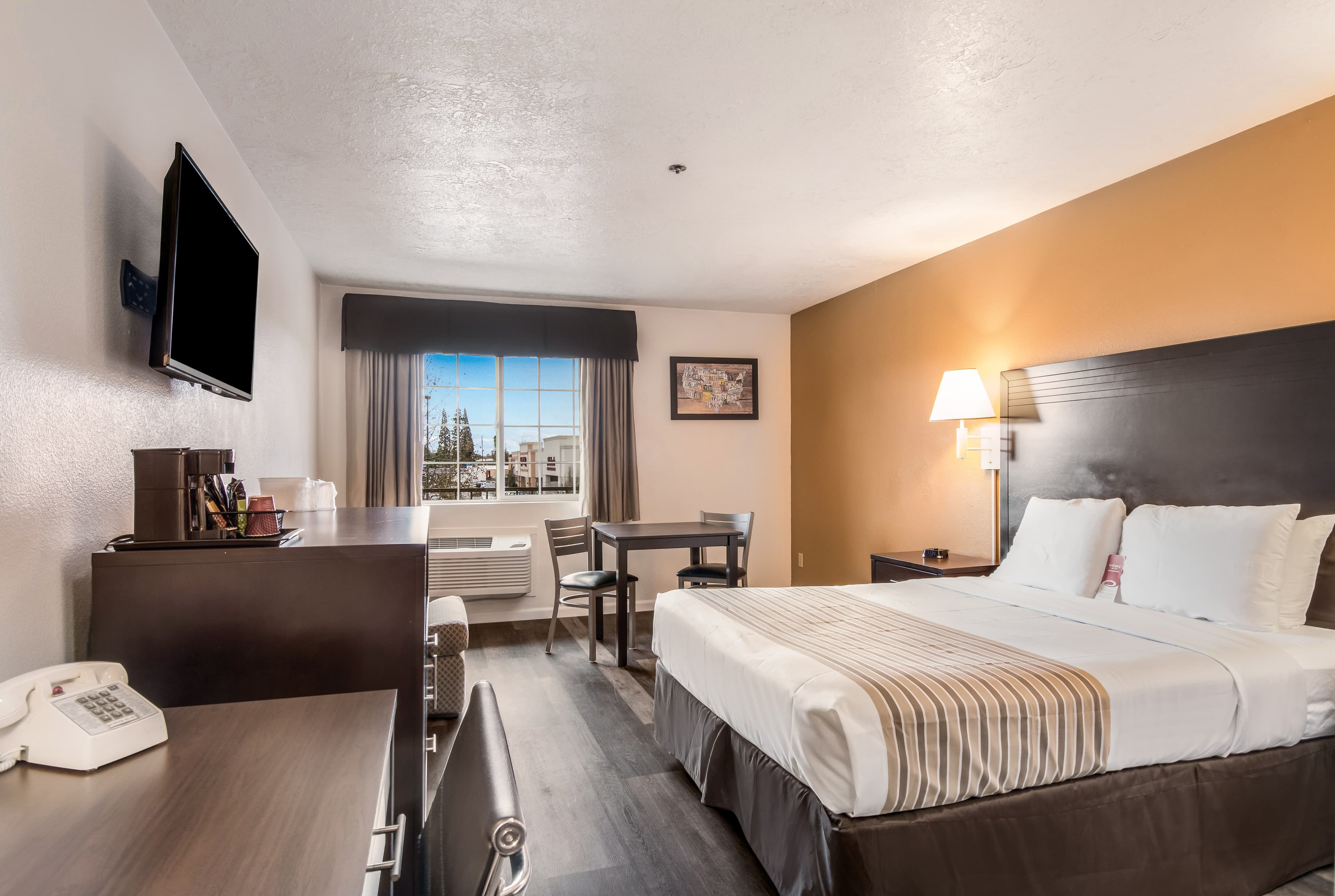 Econo Lodge Corvallis Near University — 14