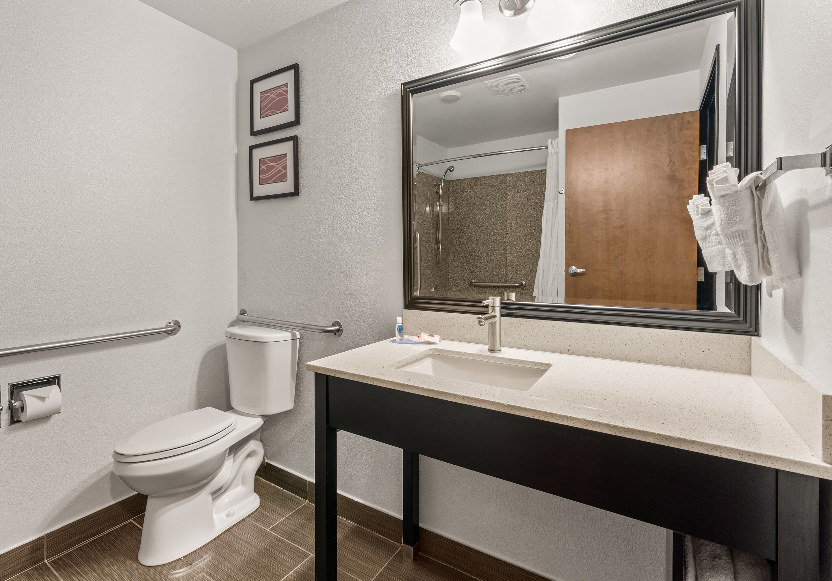 Comfort Inn & Suites Beaverton - Portland West - Image 2