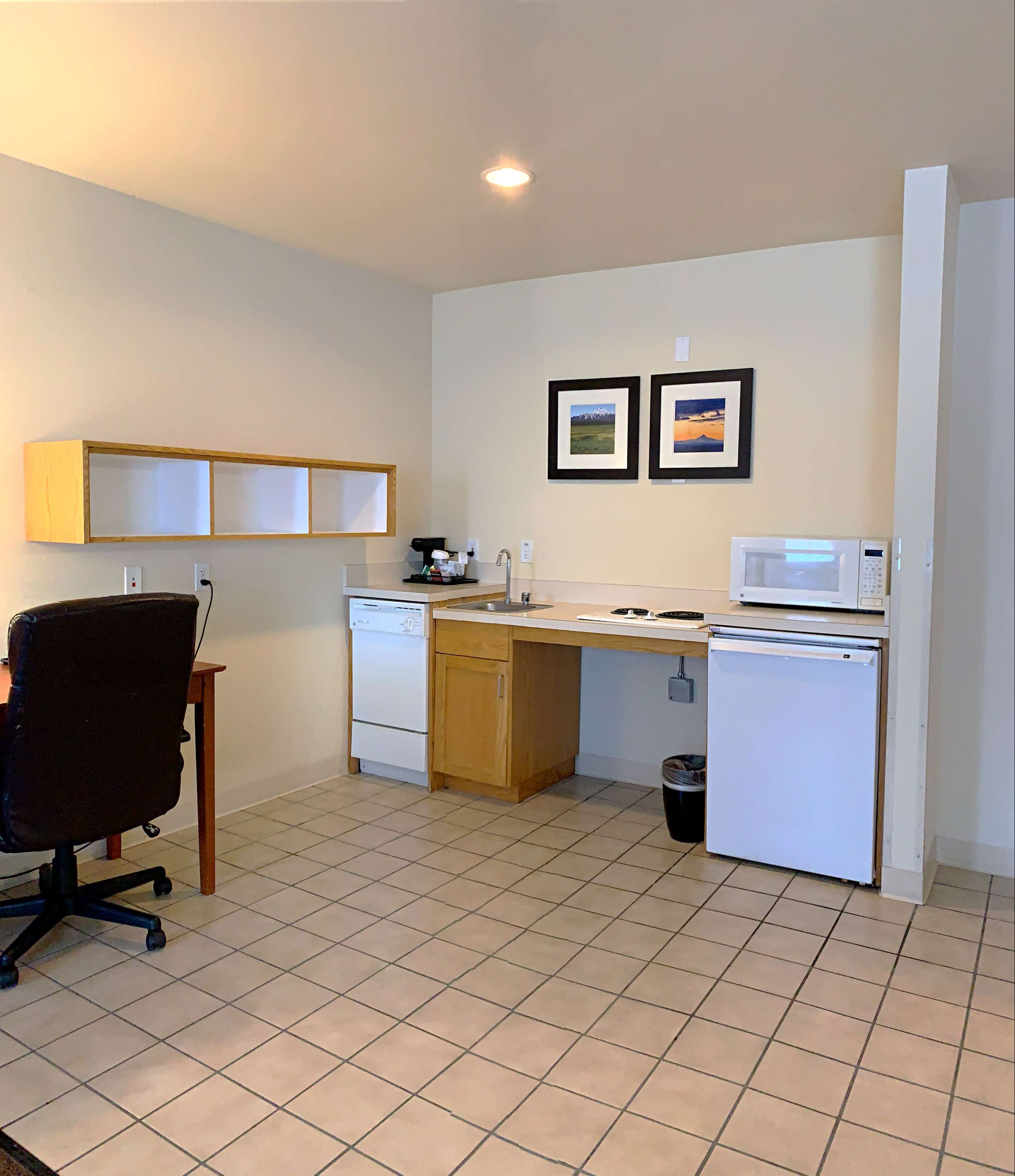 Country Inn & Suites by Radisson, Bend near Pilot Butte — 11
