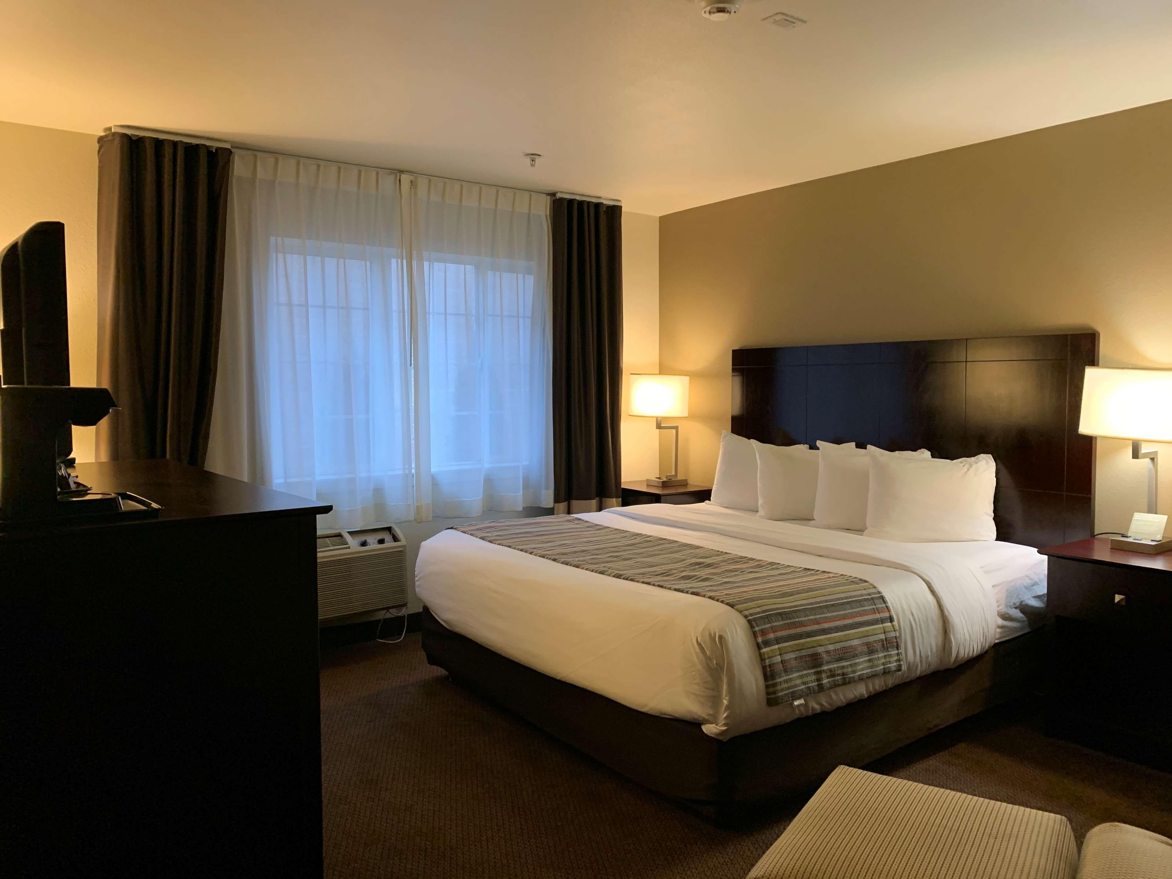 Country Inn & Suites by Radisson, Bend near Pilot Butte - Image 2