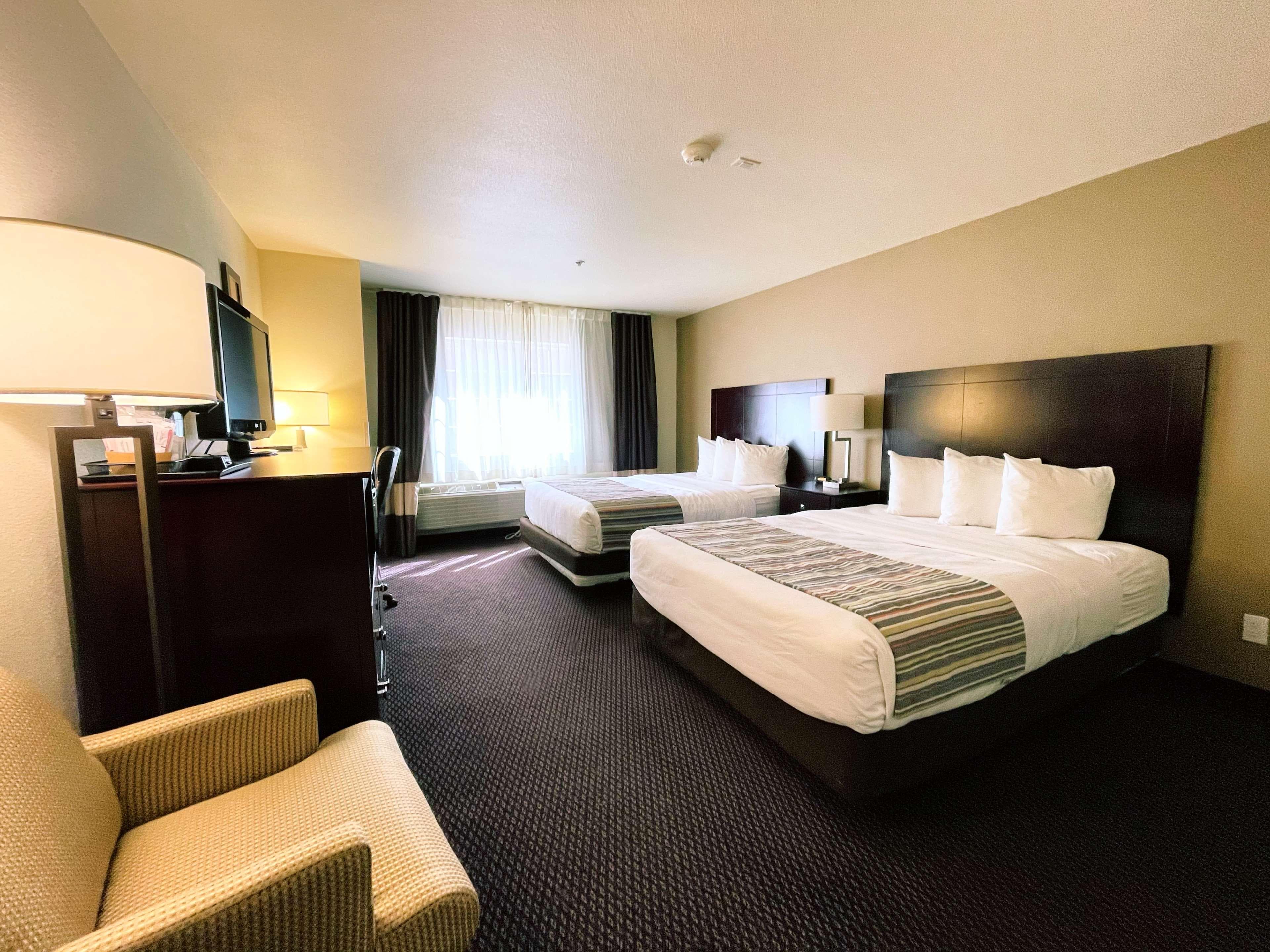 Country Inn & Suites by Radisson, Bend near Pilot Butte — 7