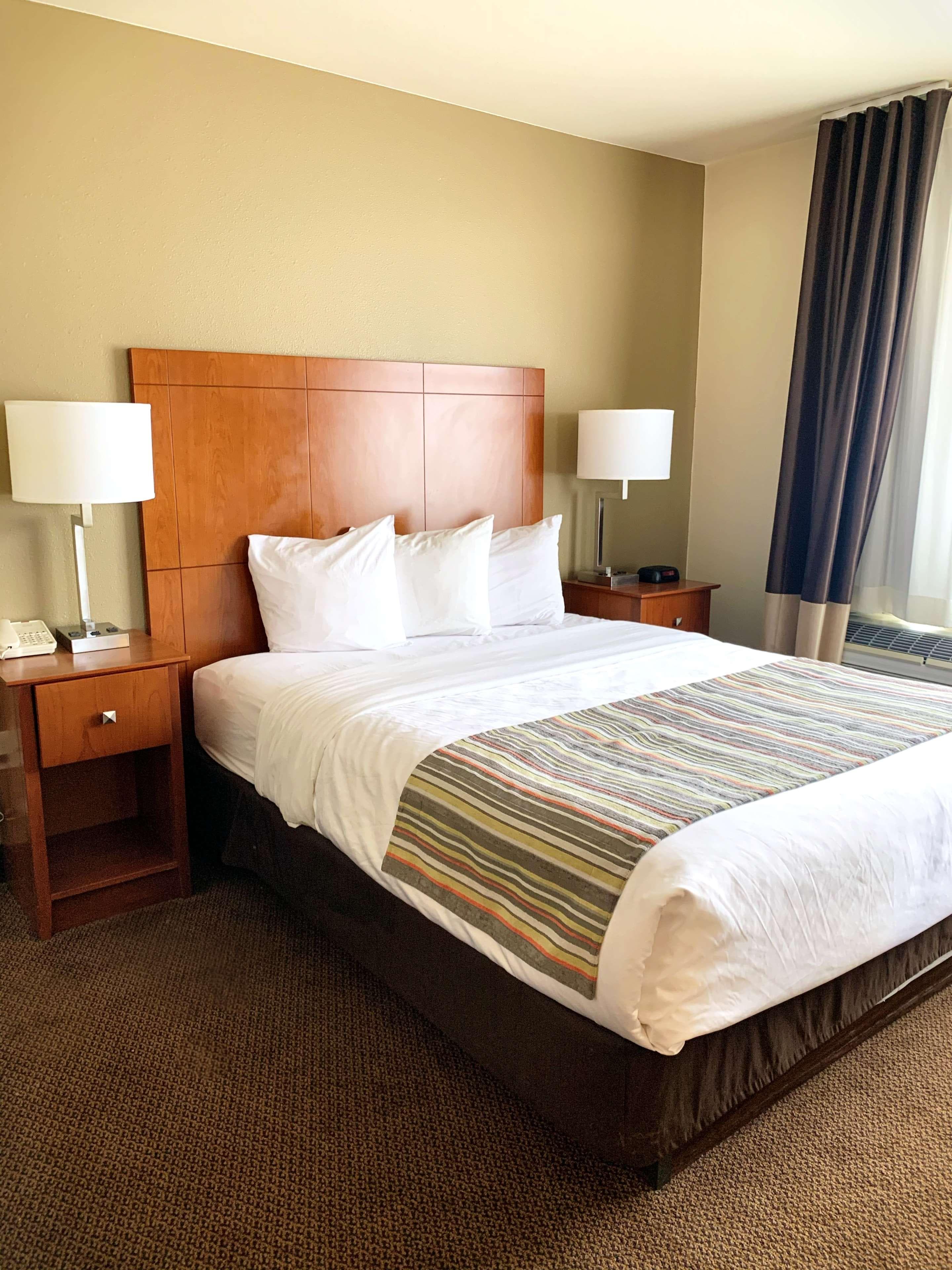 Country Inn & Suites by Radisson, Bend near Pilot Butte — 9