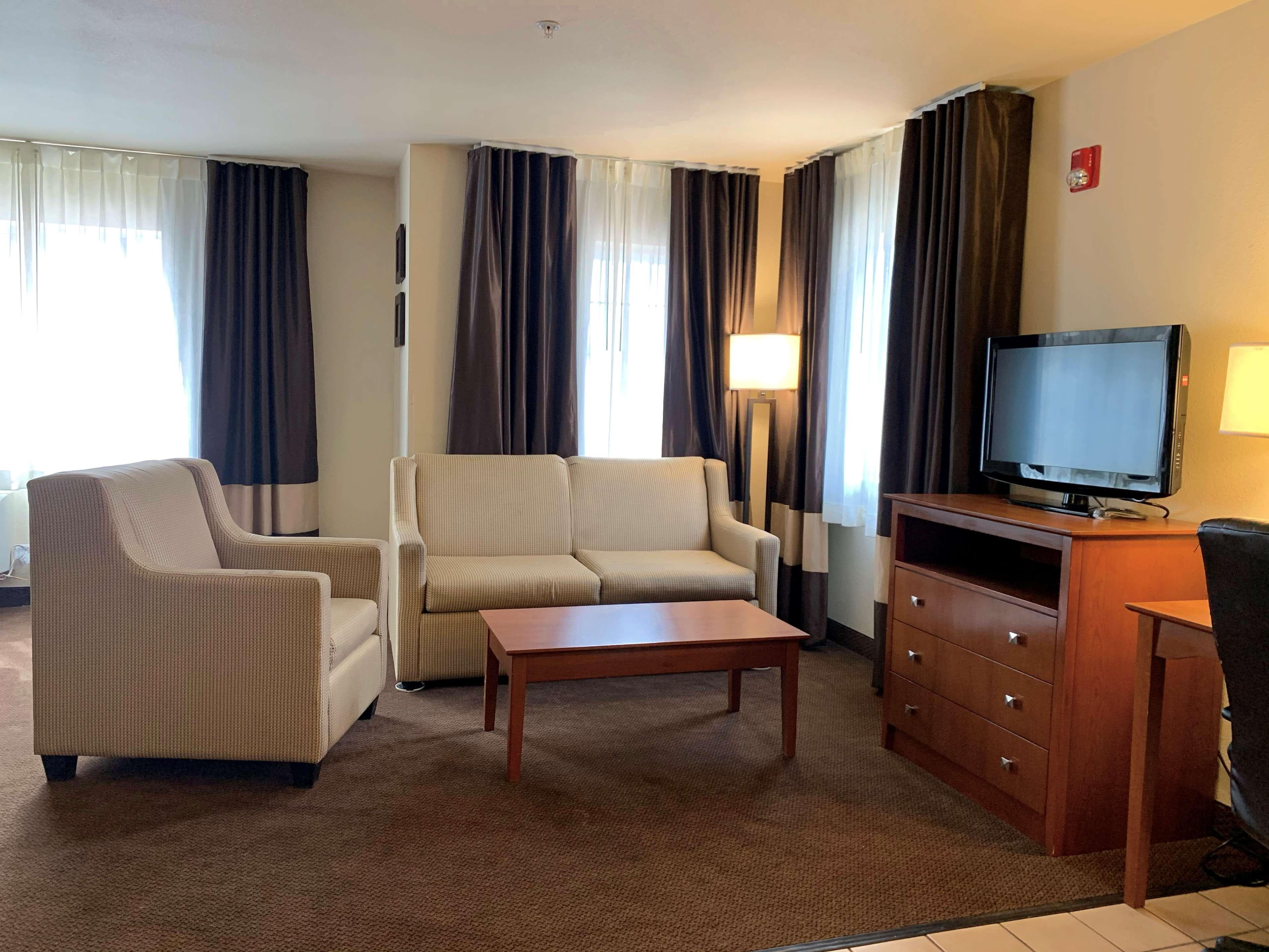 Country Inn & Suites by Radisson, Bend near Pilot Butte — 13