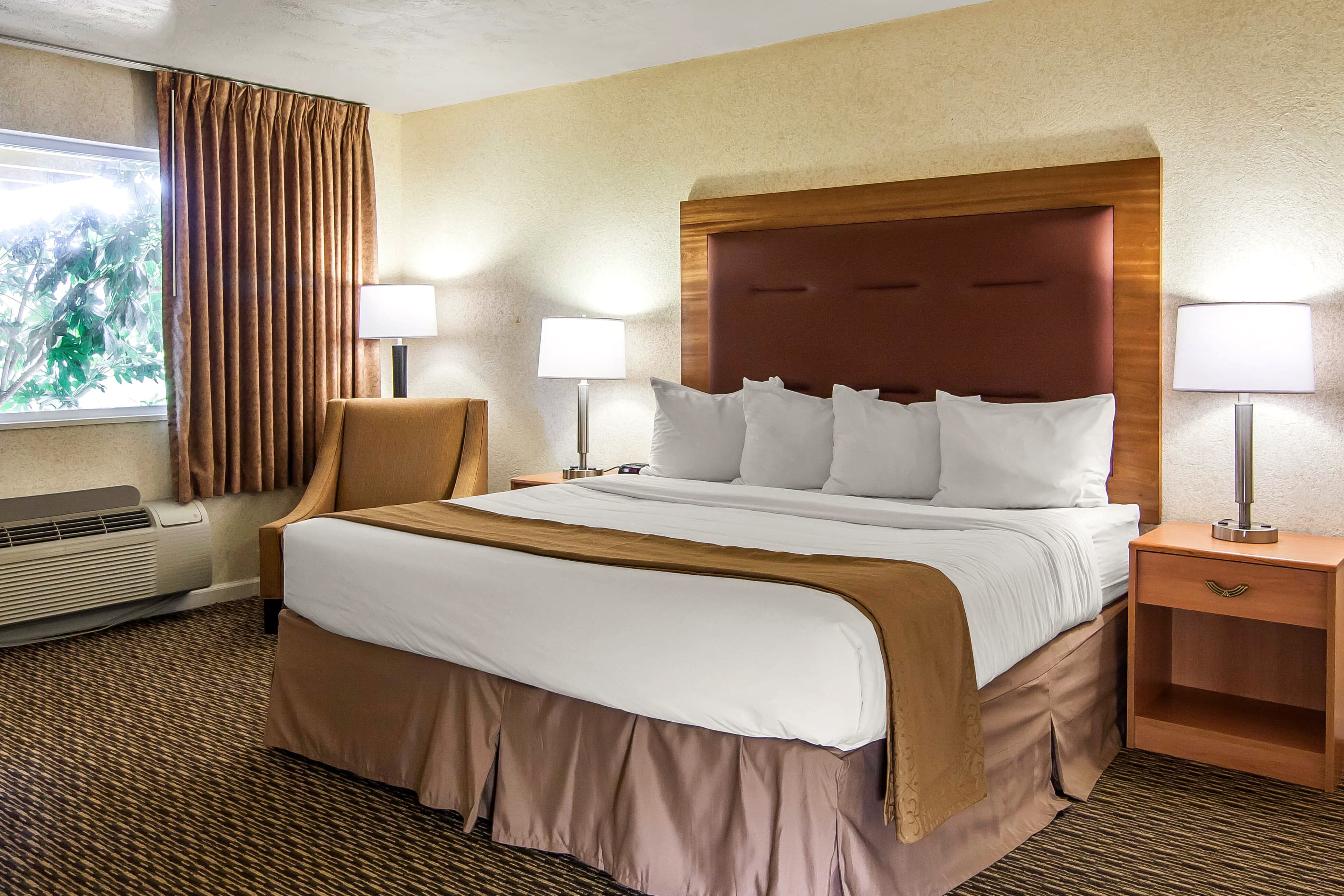 Quality Inn & Suites at Coos Bay - Image 2