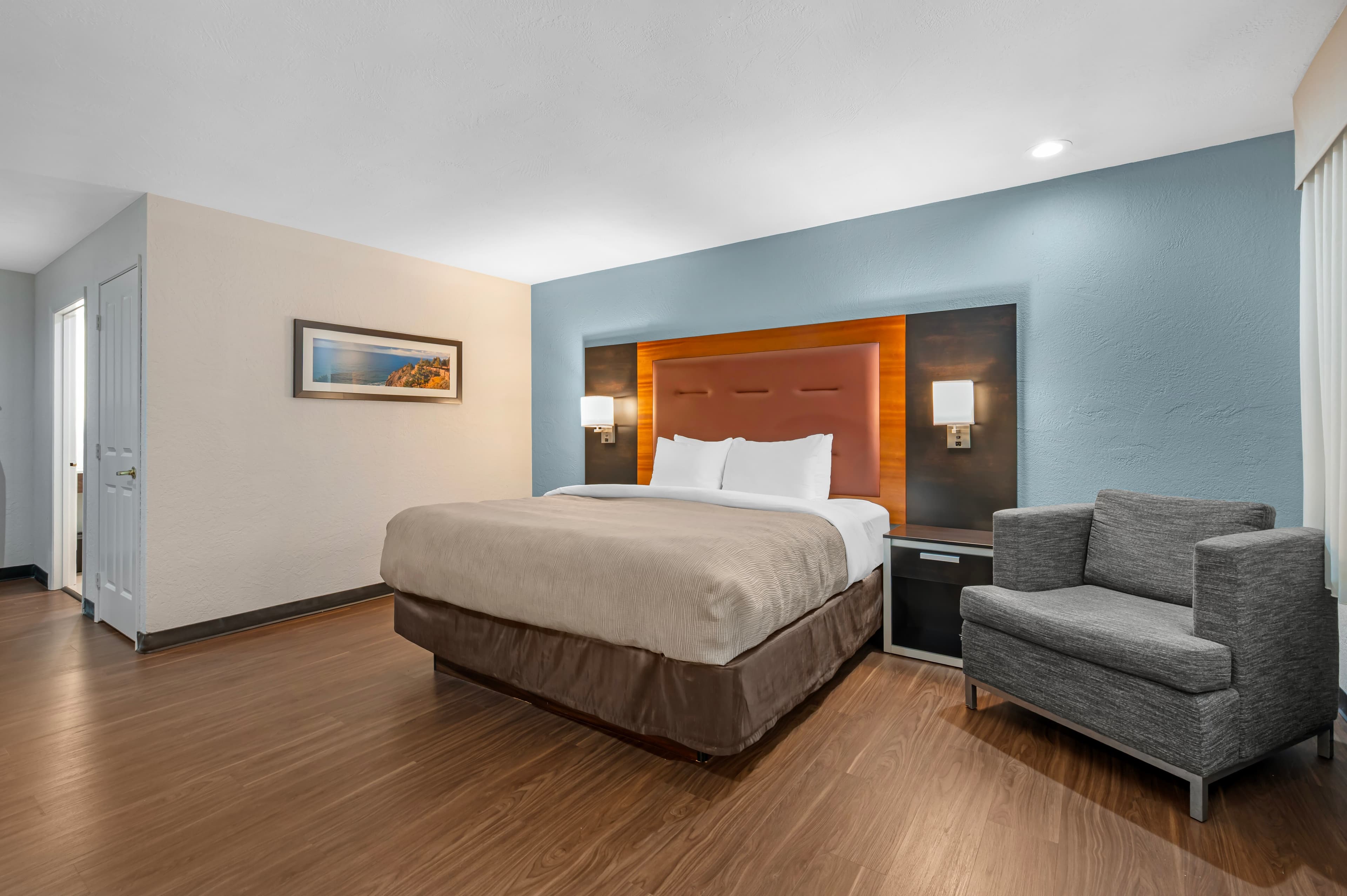 Quality Inn & Suites at Coos Bay - Image 2