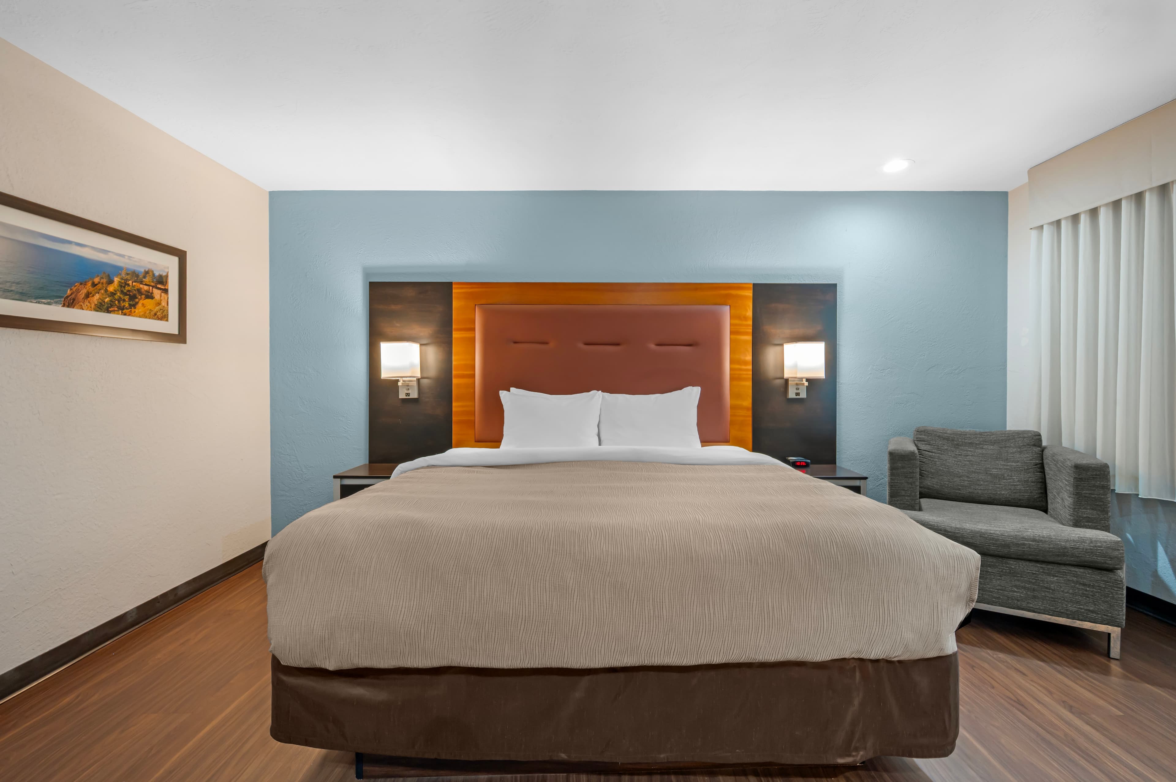 Quality Inn & Suites at Coos Bay - Image 3
