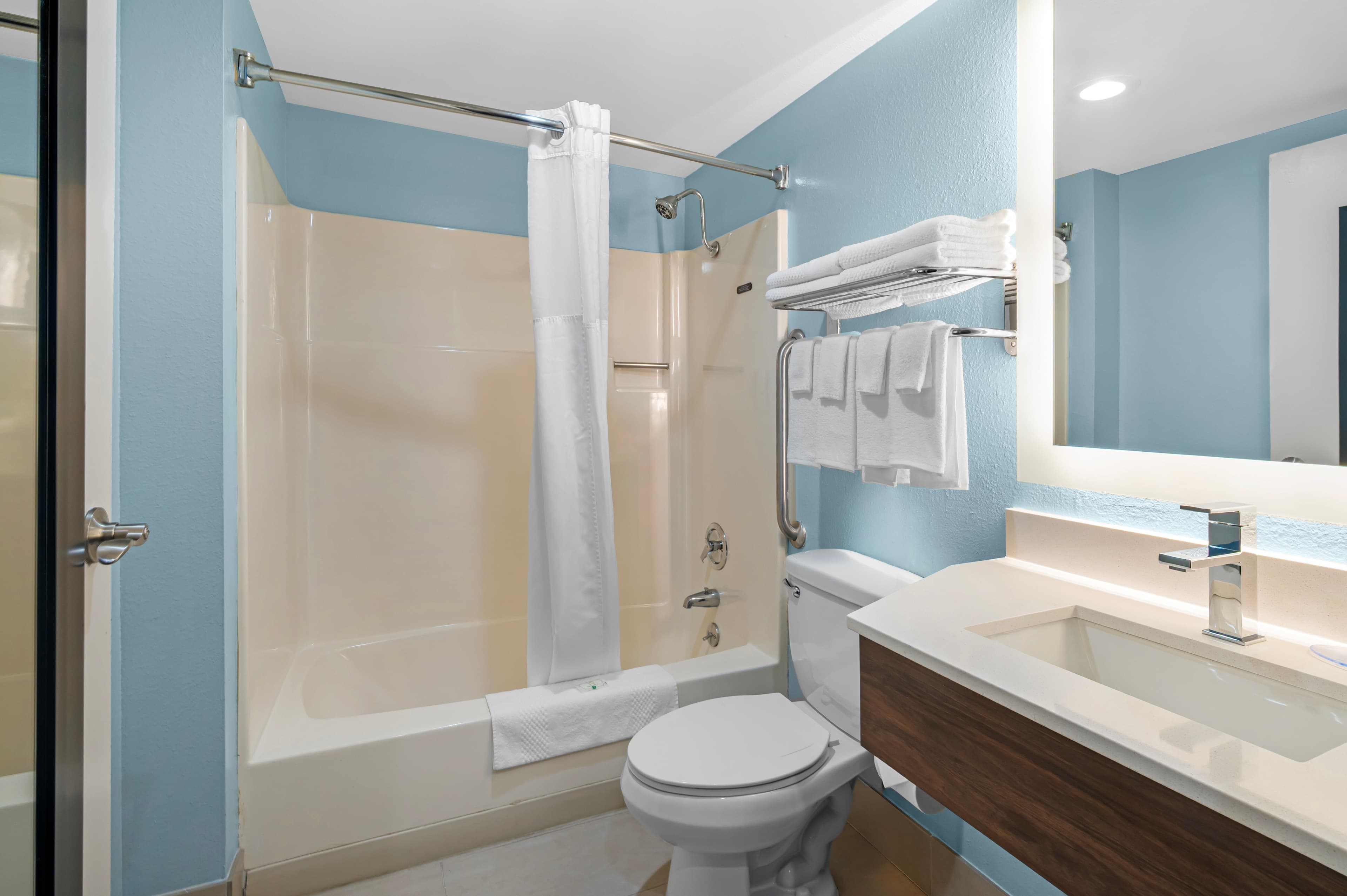 Quality Inn & Suites at Coos Bay — 14