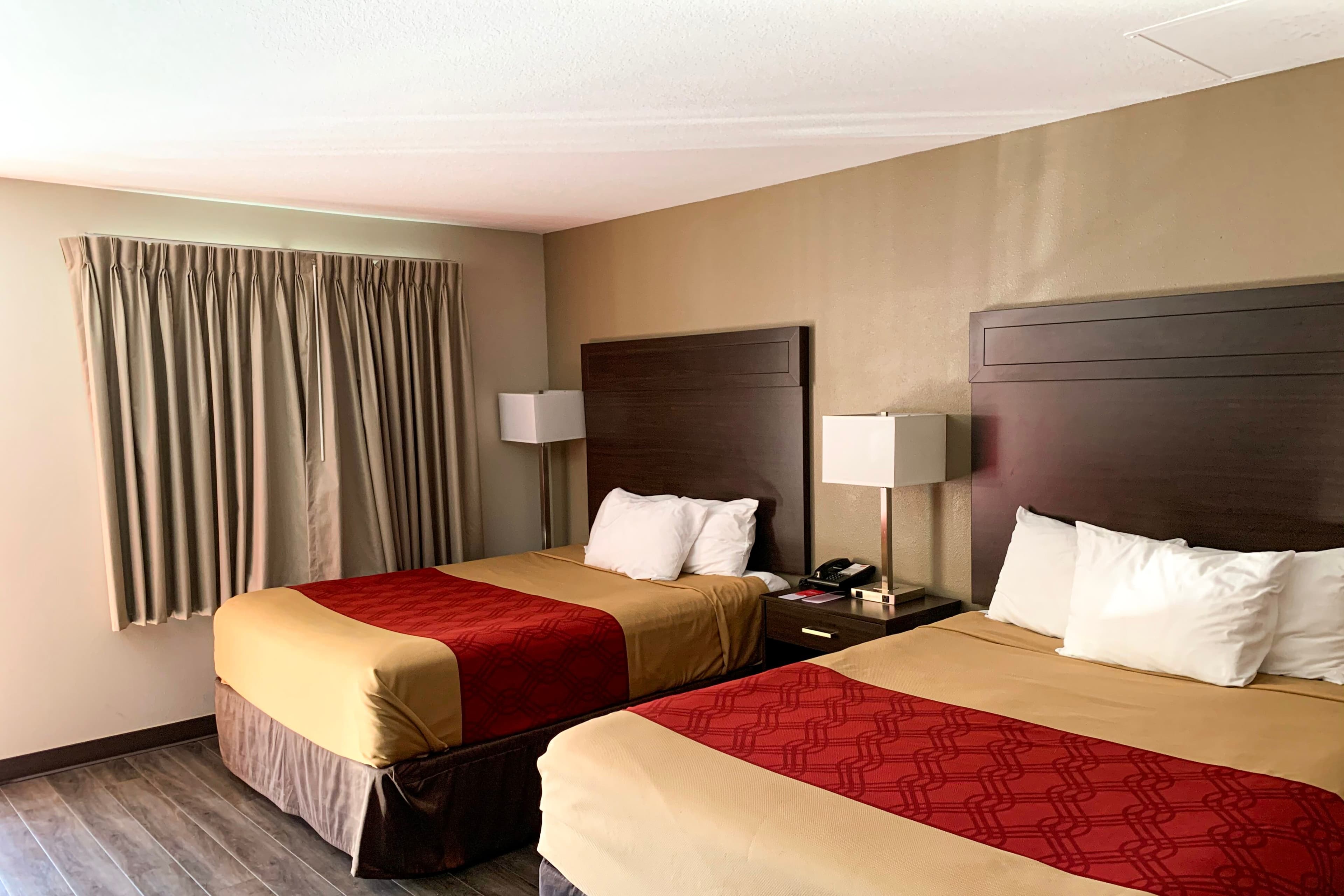 Econo Lodge Portland Downtown — 6