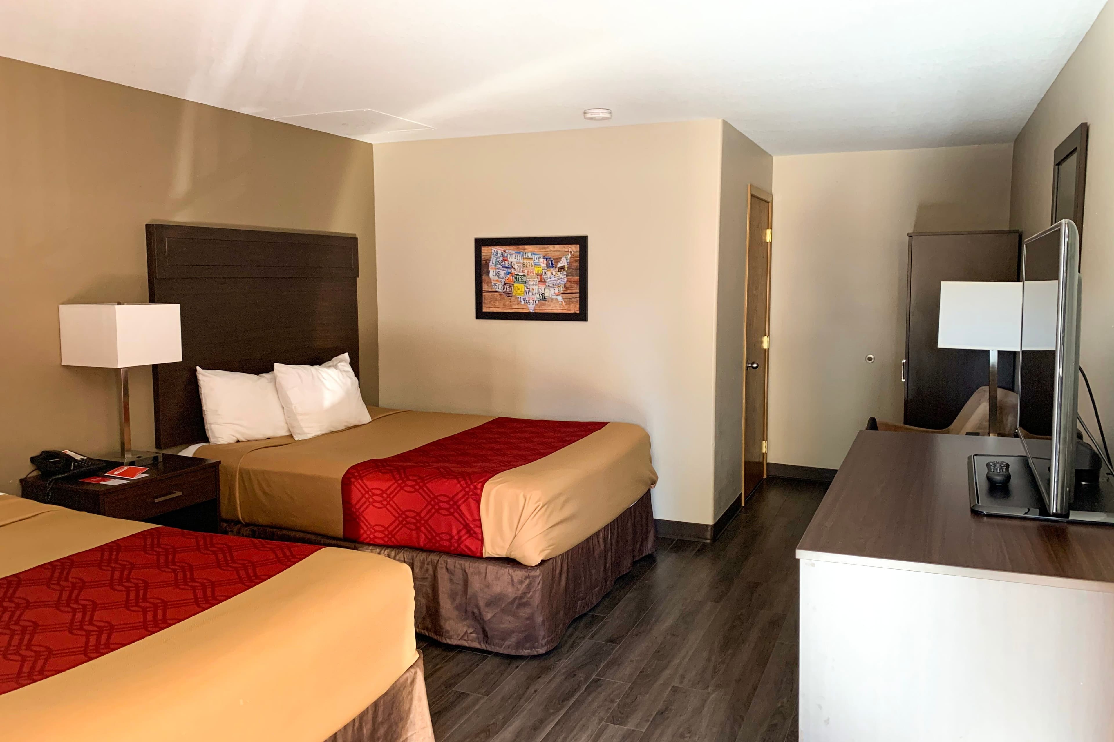 Econo Lodge Portland Downtown — 7
