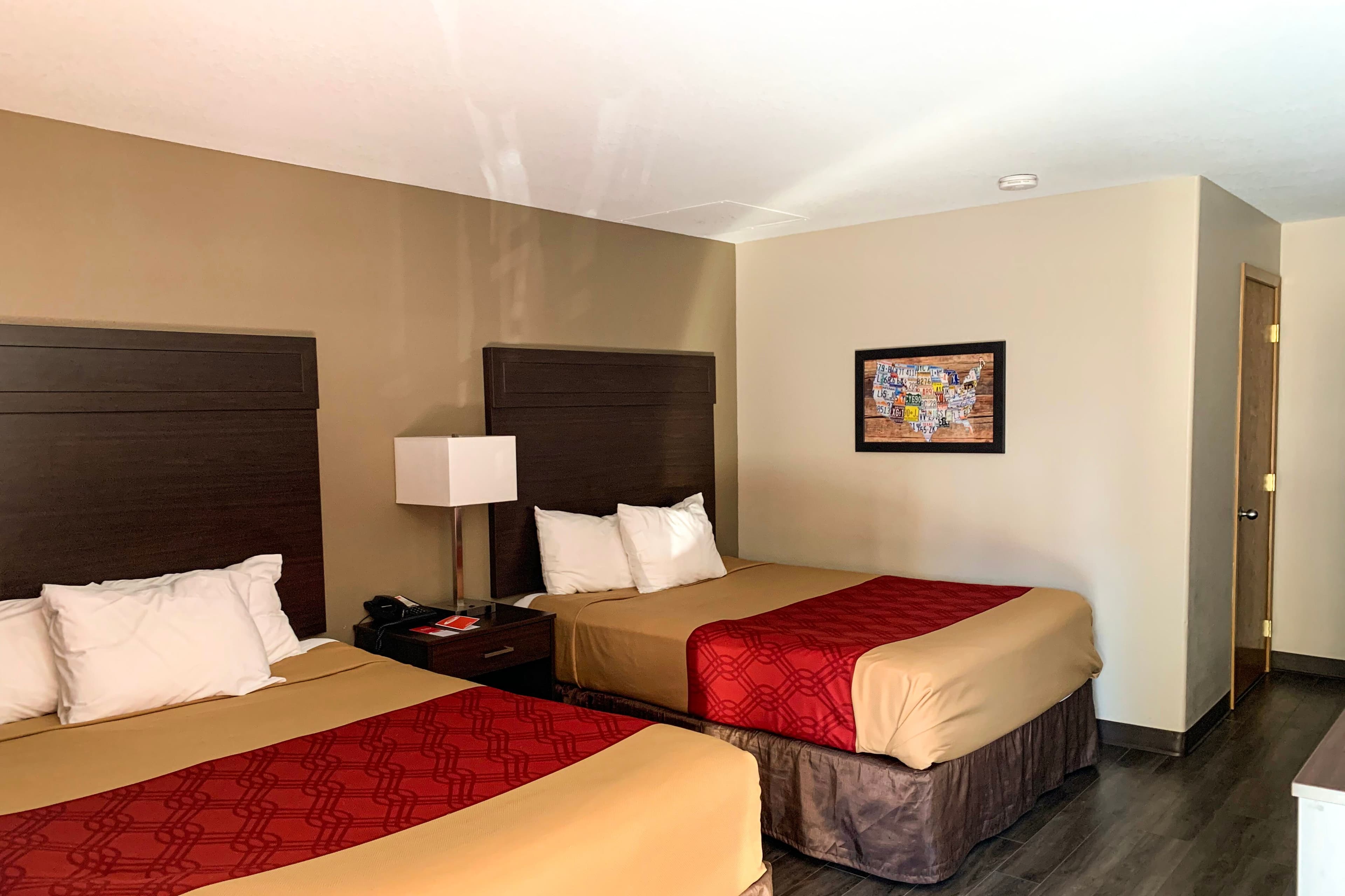 Econo Lodge Portland Downtown — 8