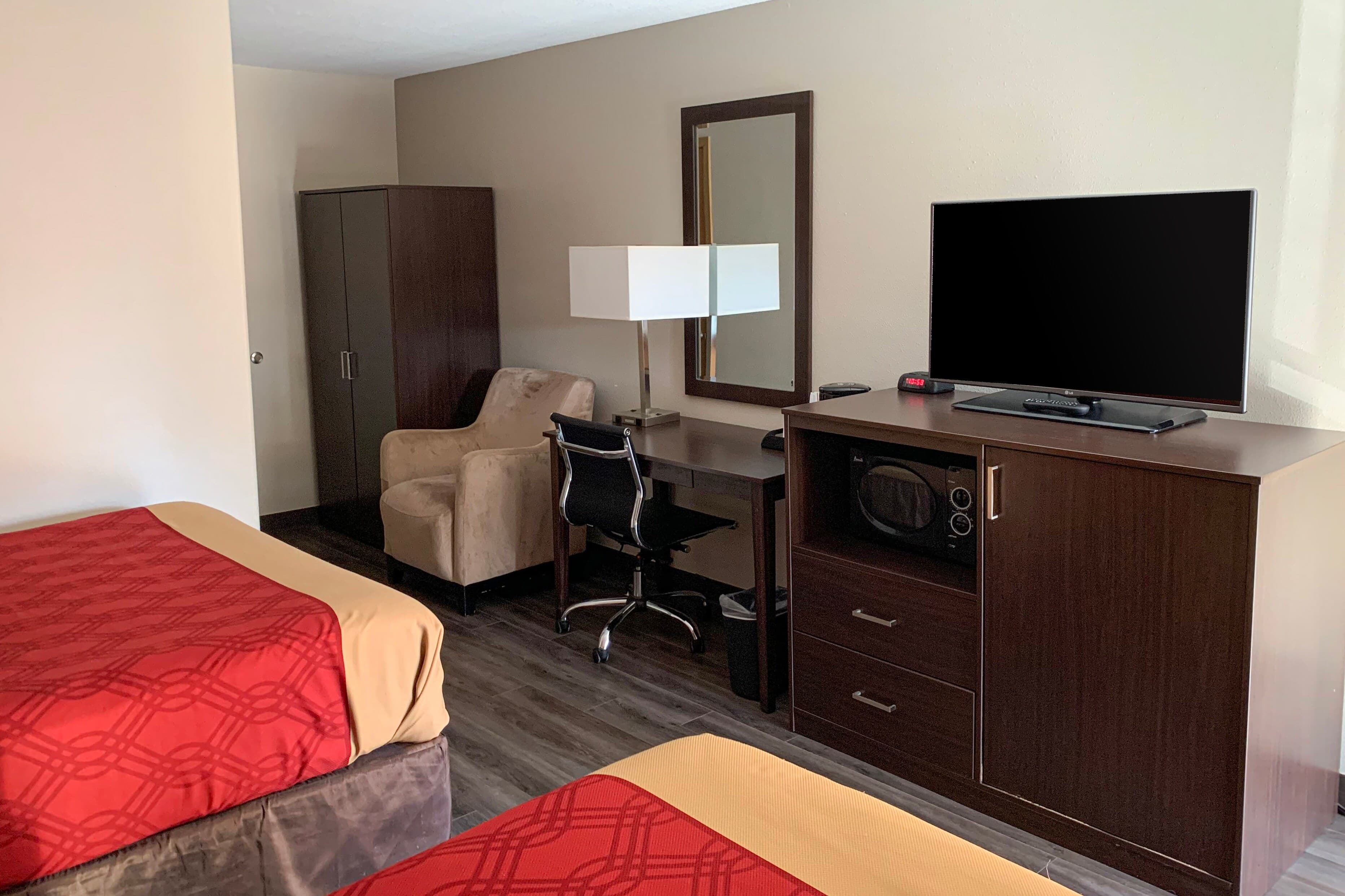 Econo Lodge Portland Downtown — 9