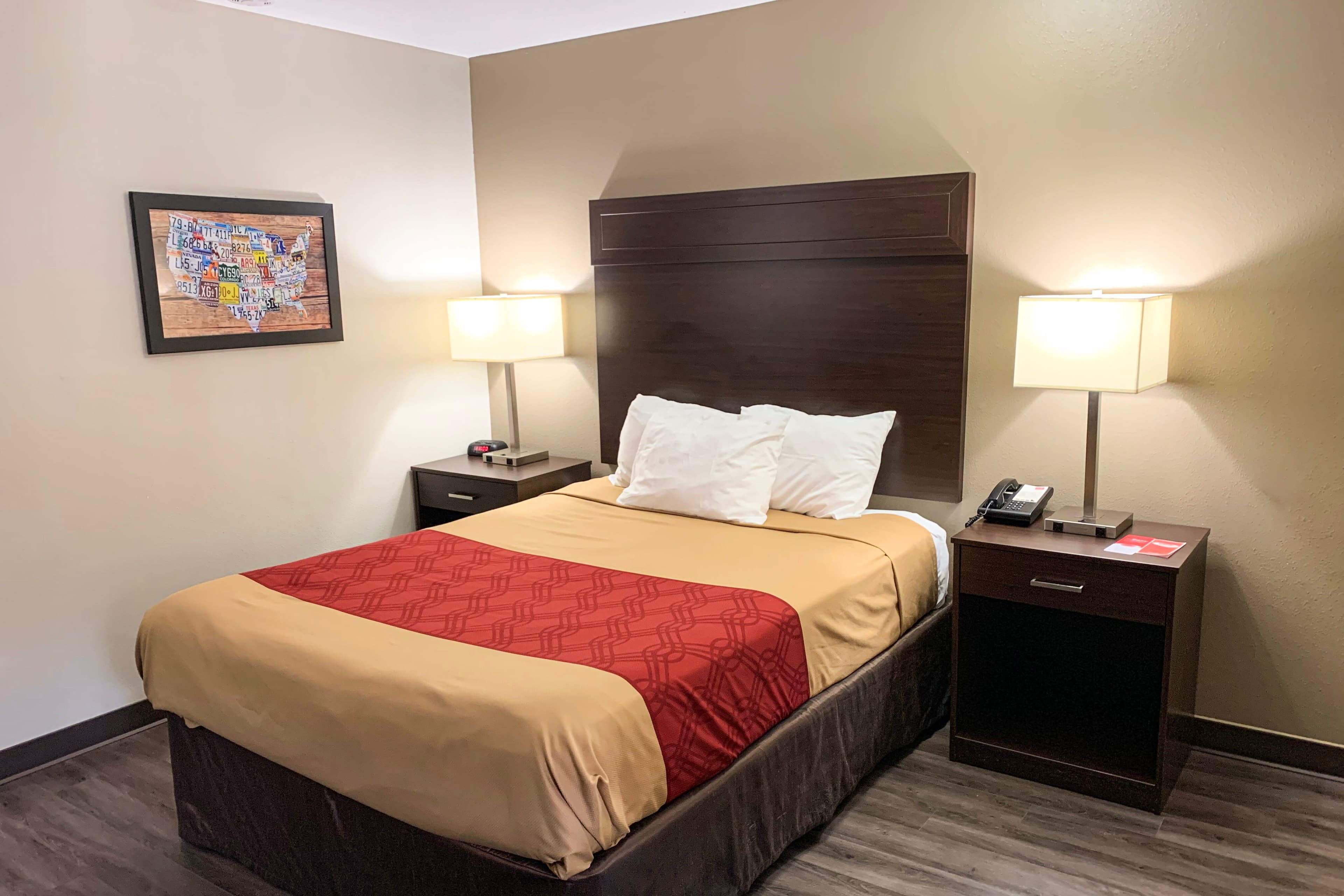 Econo Lodge Portland Downtown - Image 2