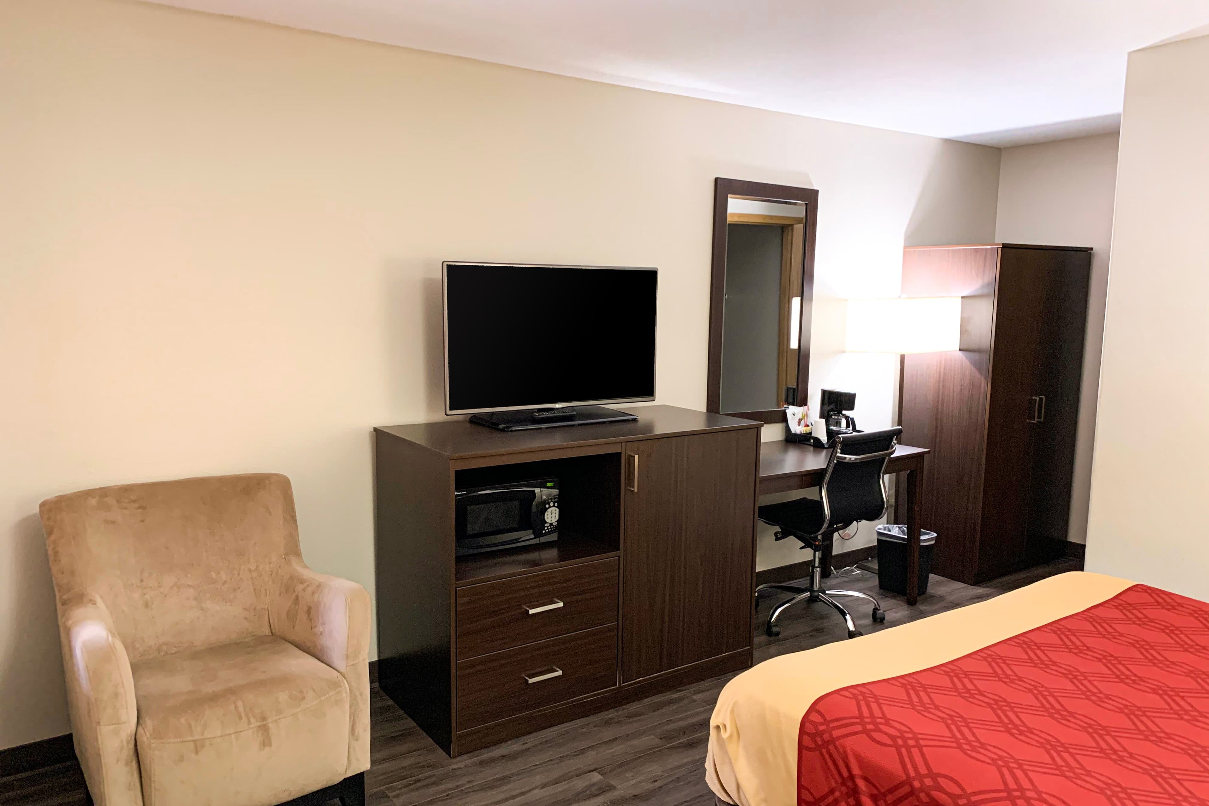 Econo Lodge Portland Downtown - Image 3