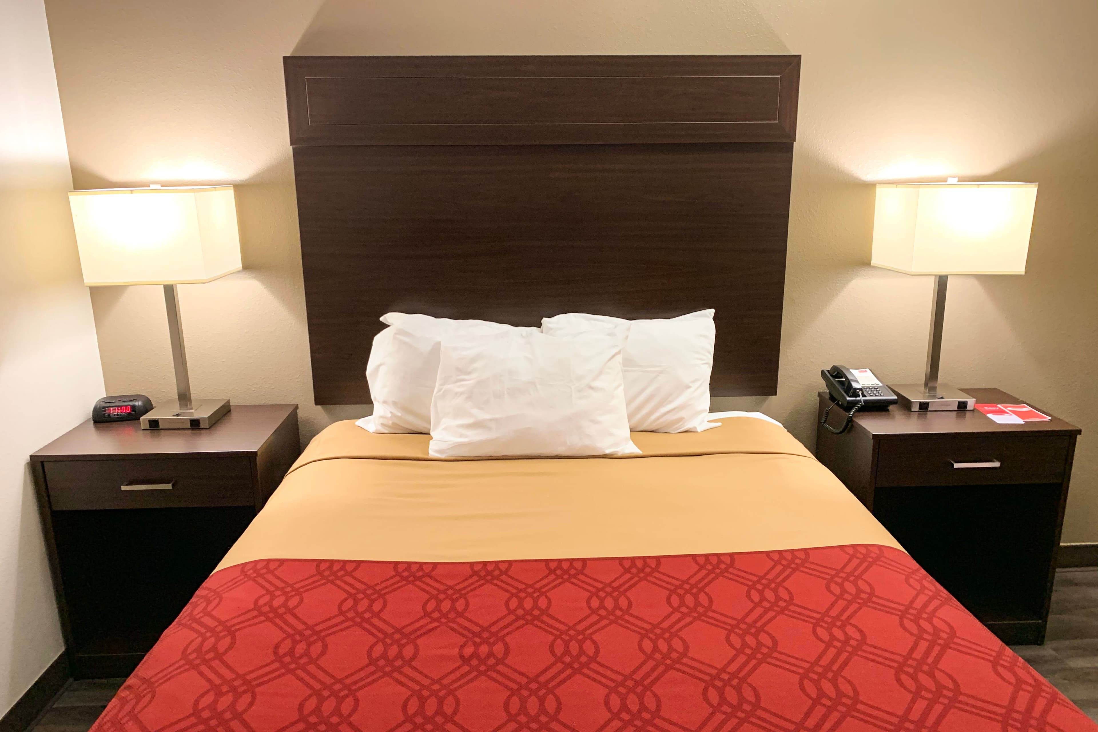 Econo Lodge Portland Downtown - Image 4