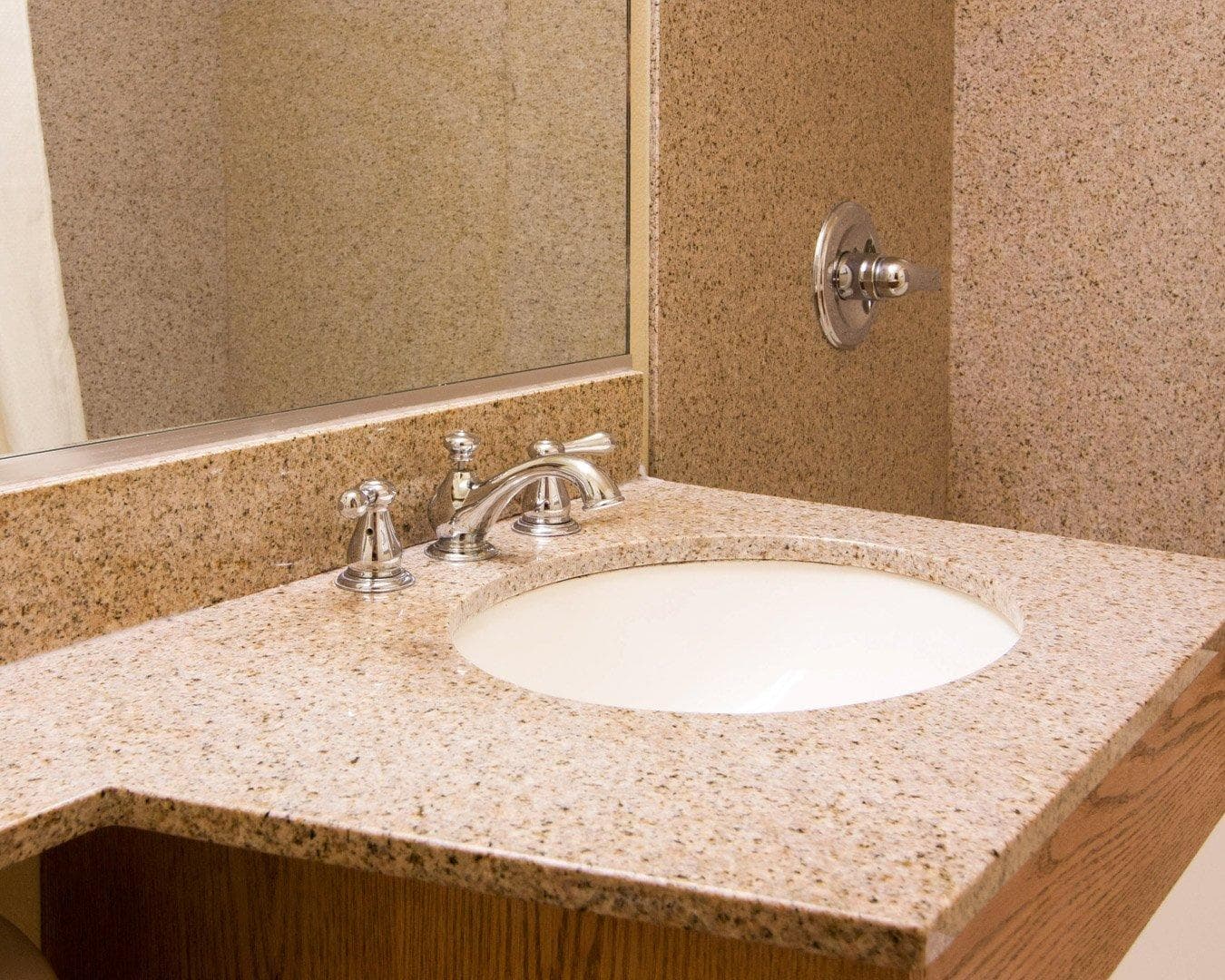Econo Lodge Portland Downtown - Image 5