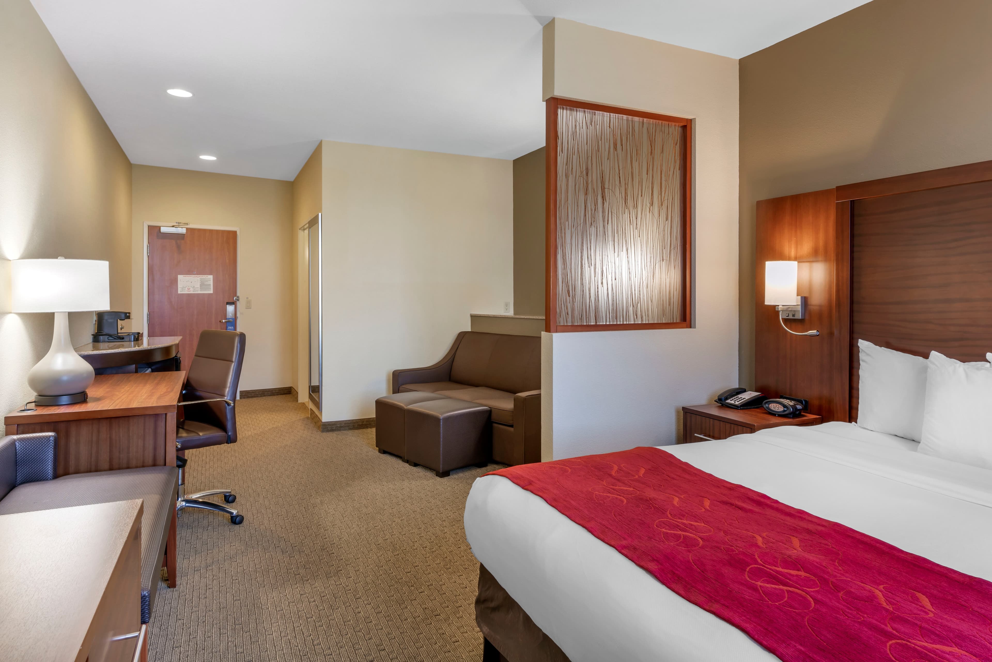 Comfort Suites Eugene University — 12