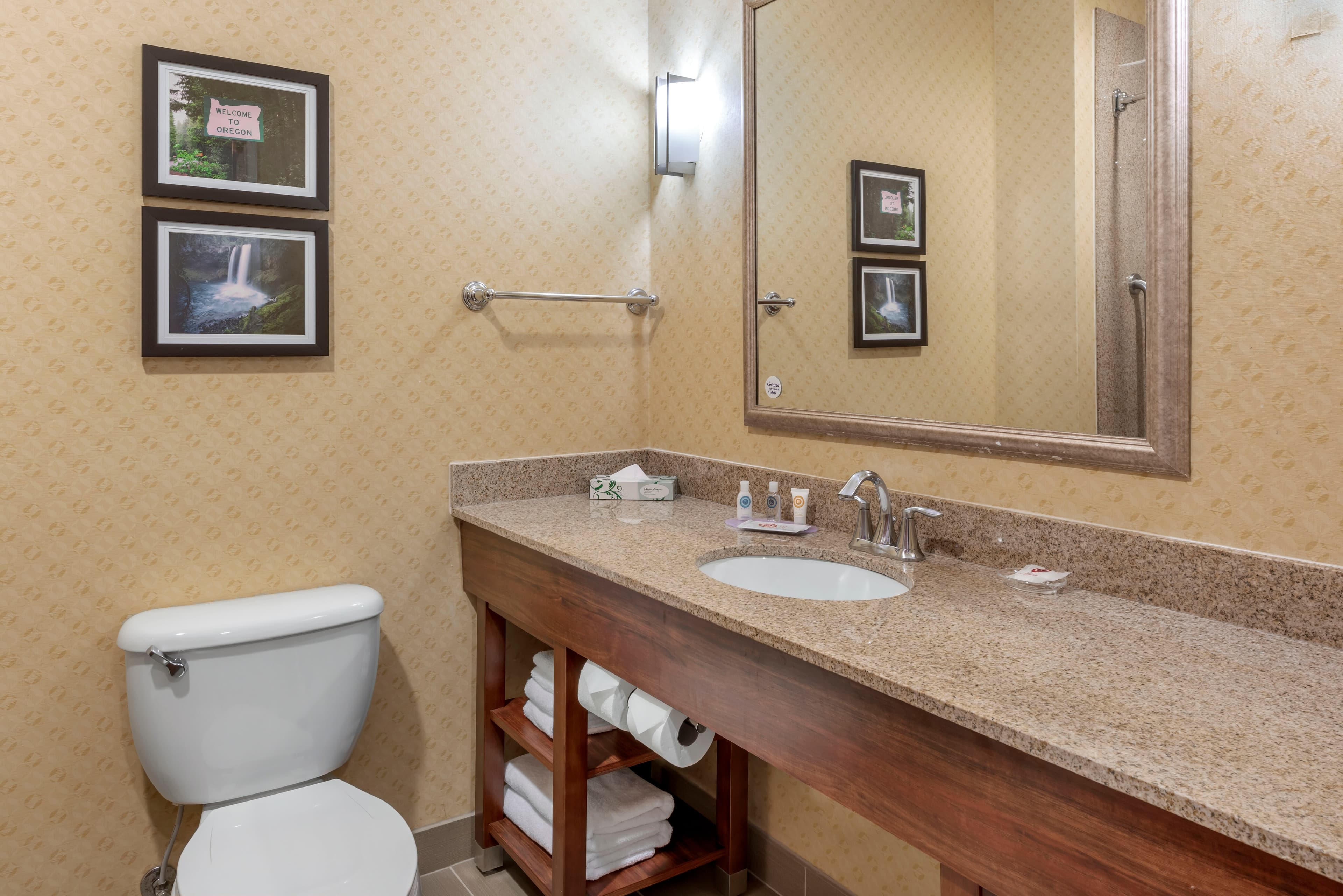 Comfort Suites Eugene University — 14