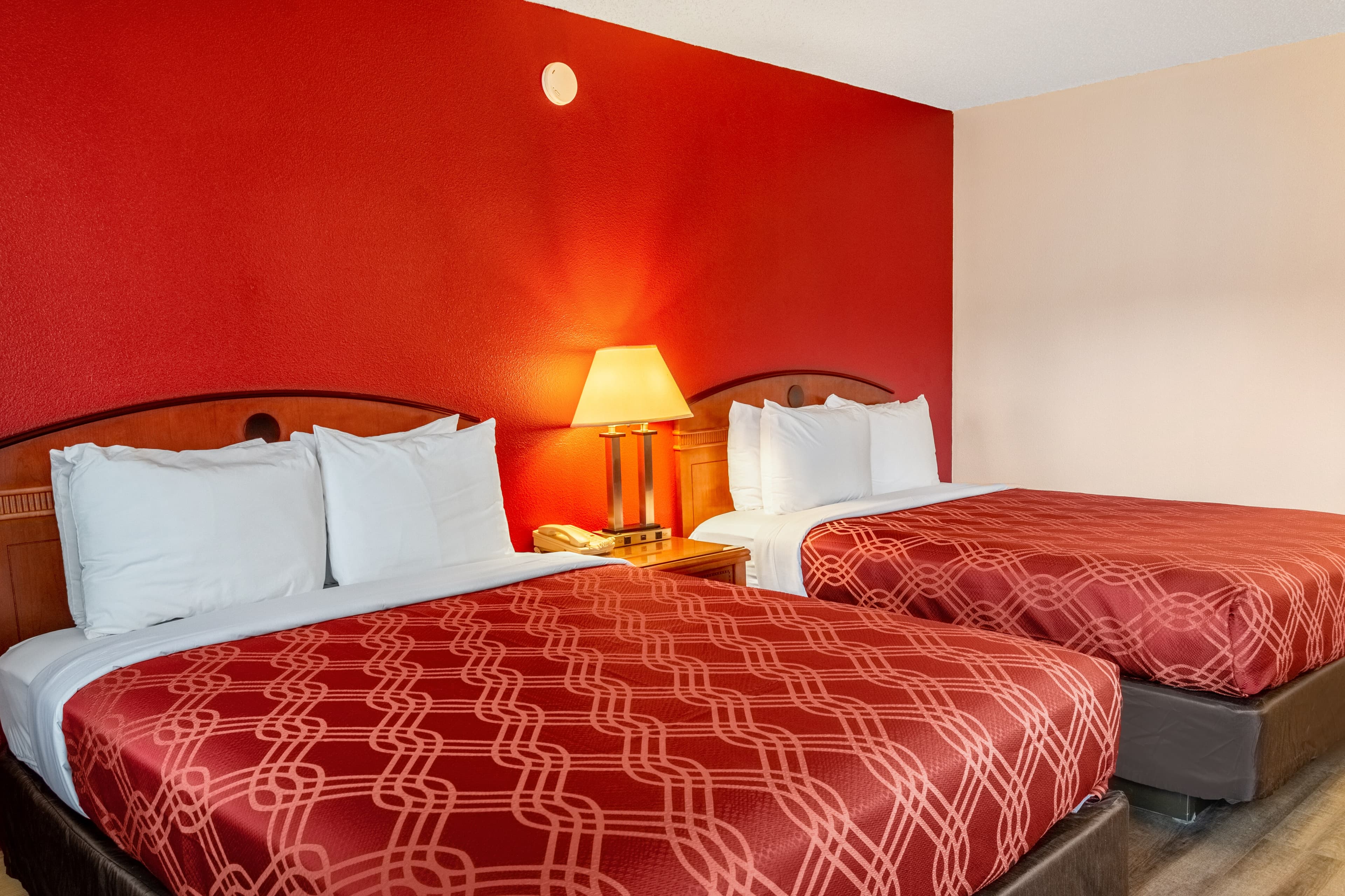 Econo Lodge Inn & Suites Madras — 18