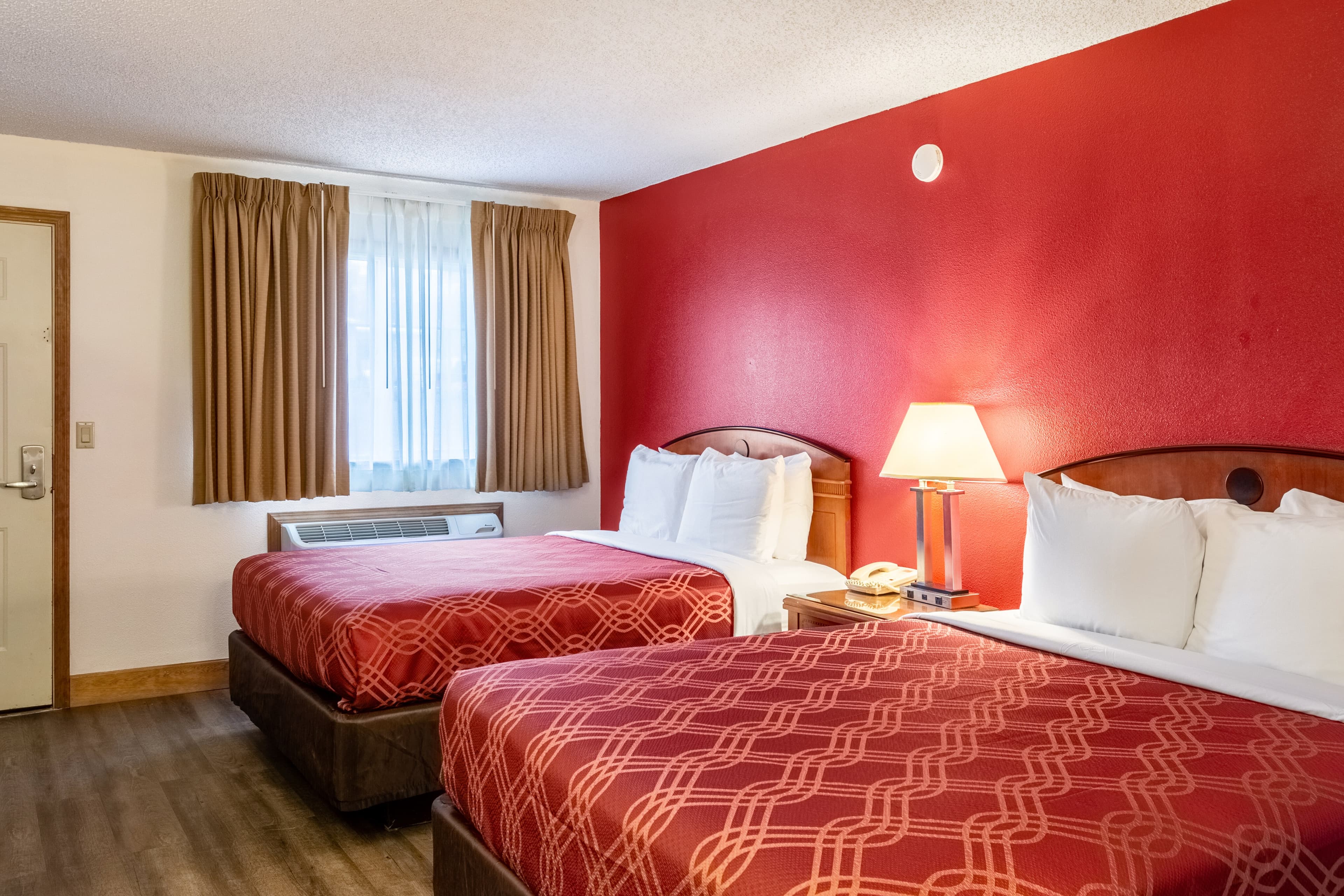 Econo Lodge Inn & Suites Madras — 19
