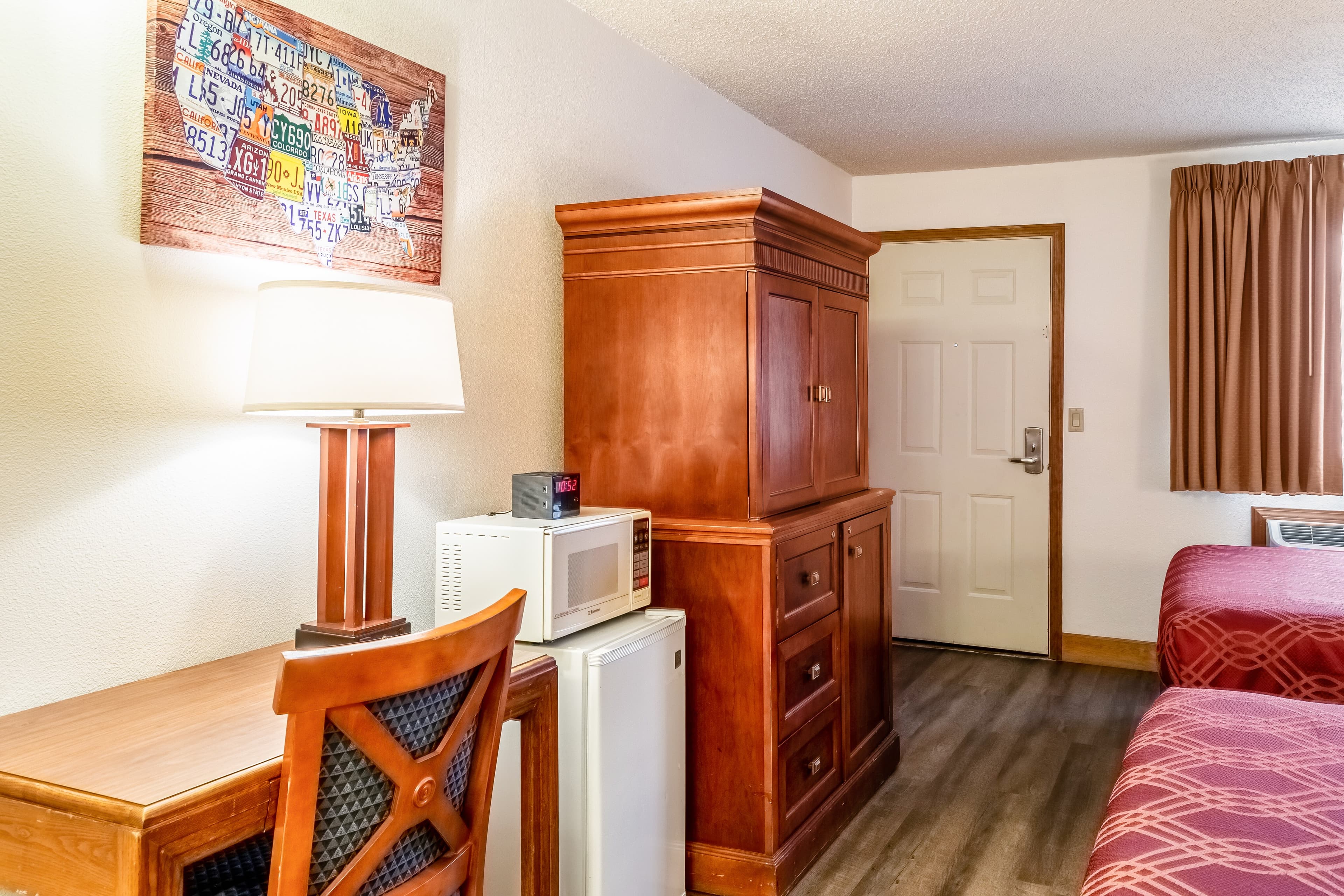 Econo Lodge Inn & Suites Madras — 20